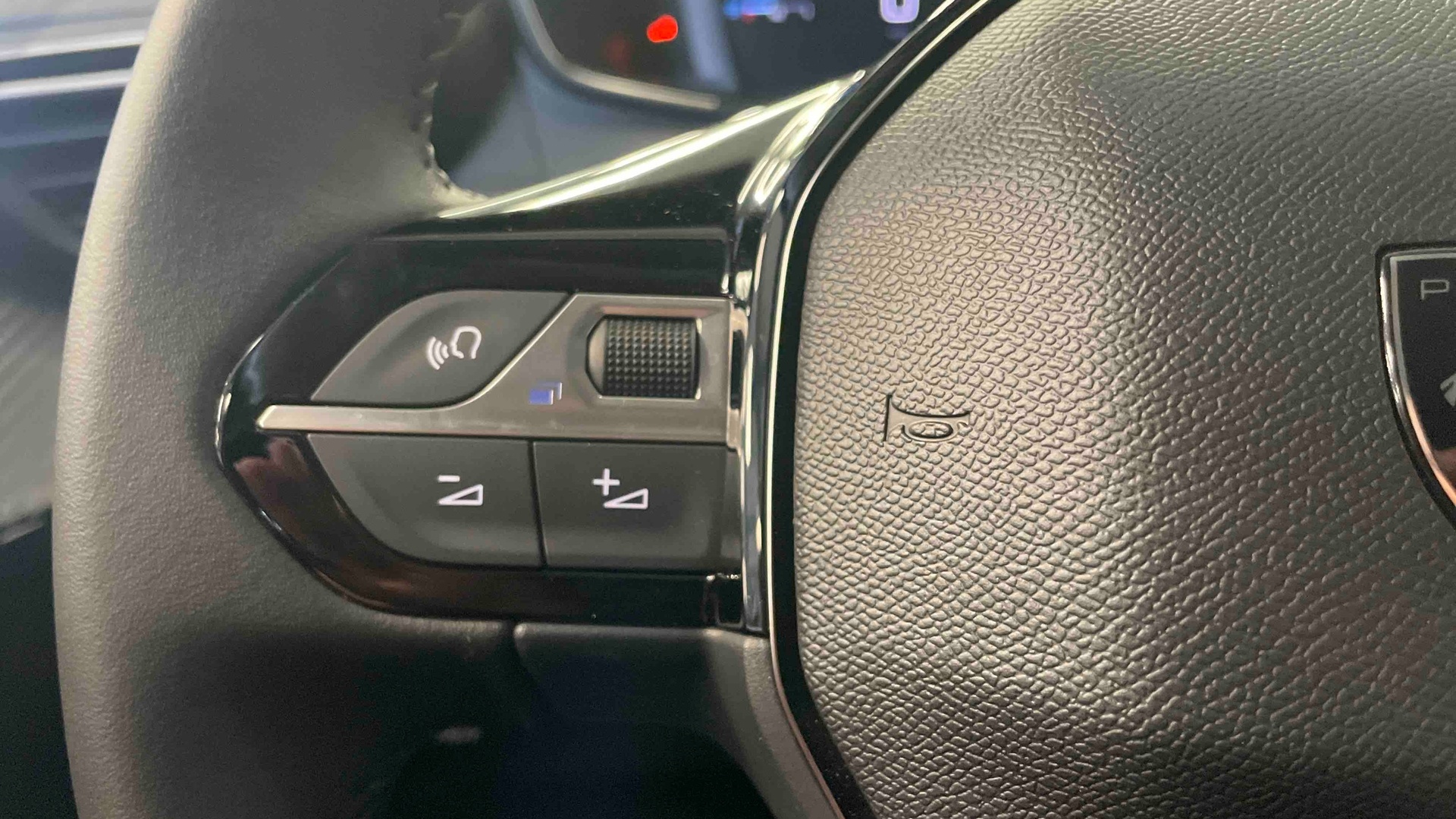 PEUGEOT 208 Allure 100 ch BVM6