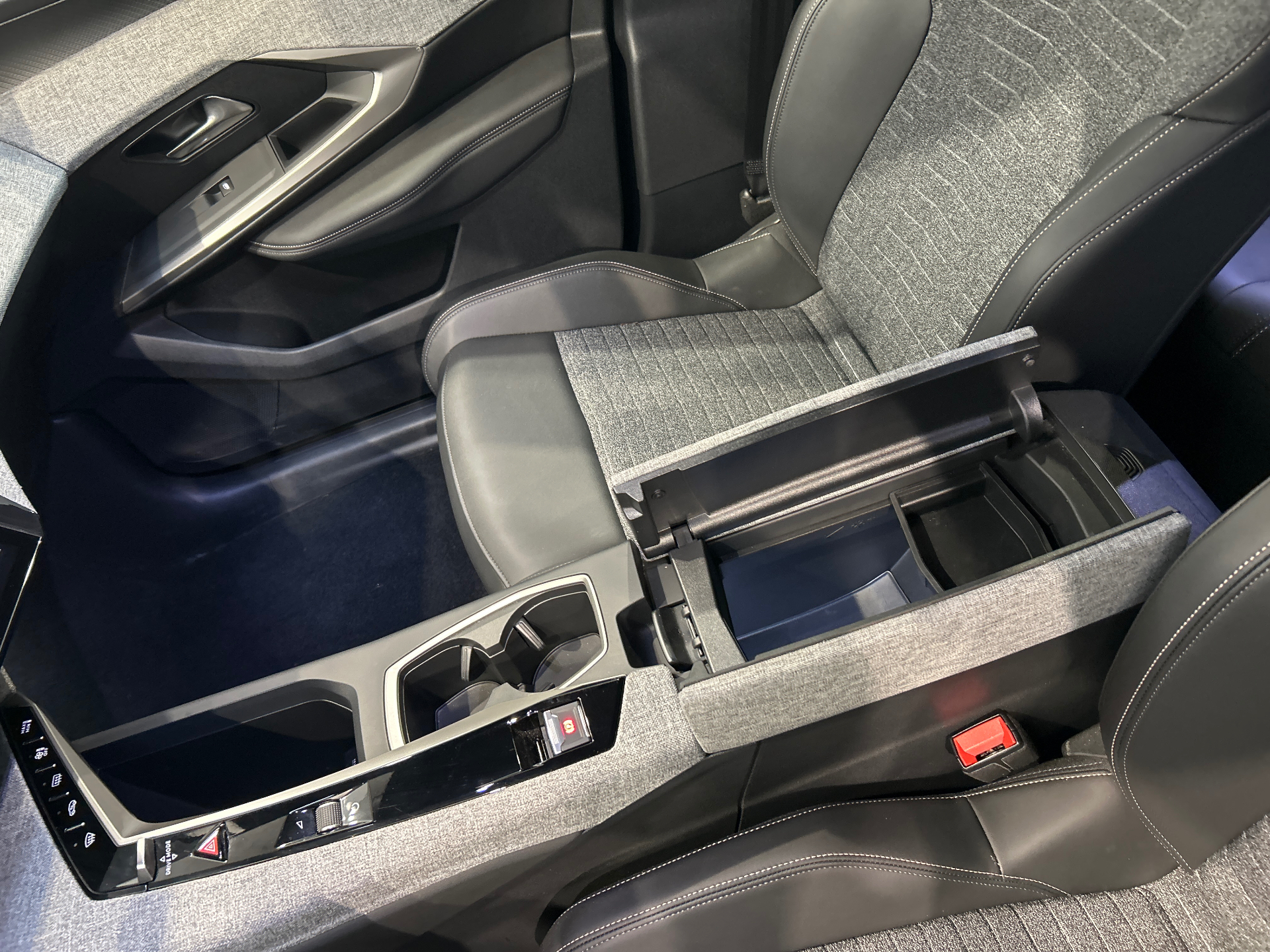 PEUGEOT 3008 Allure Hybrid 145 ch e-DCS6