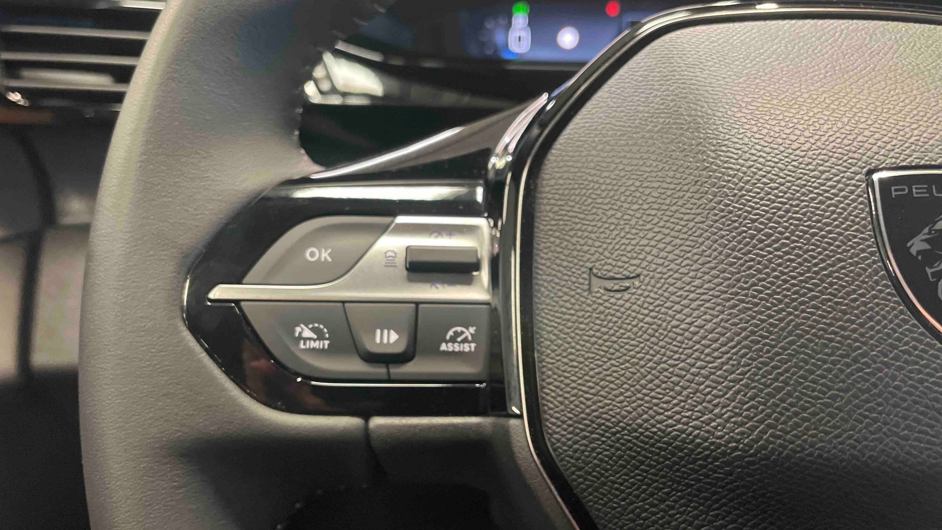 PEUGEOT 408 Allure Hybrid 145 ch e-DCS6