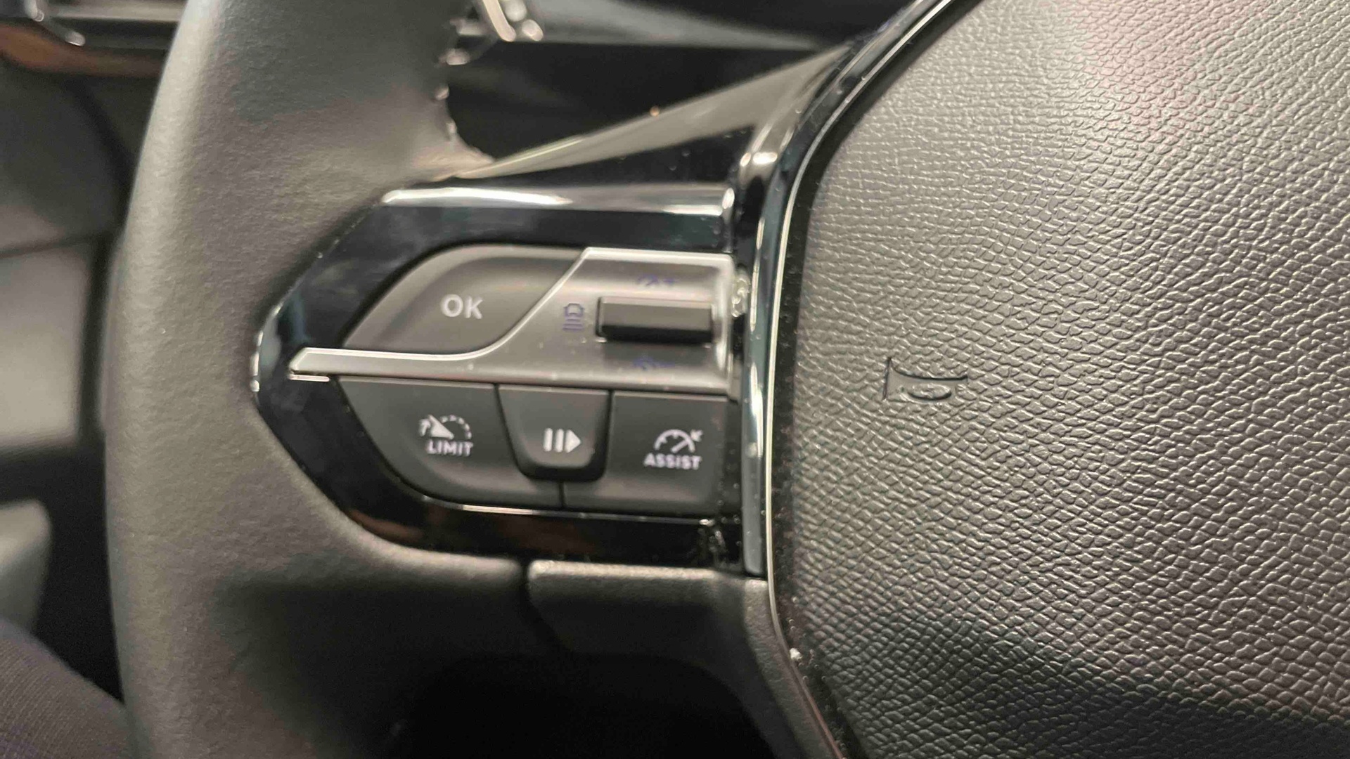 PEUGEOT 408 Allure Hybrid 145 ch e-DCS6