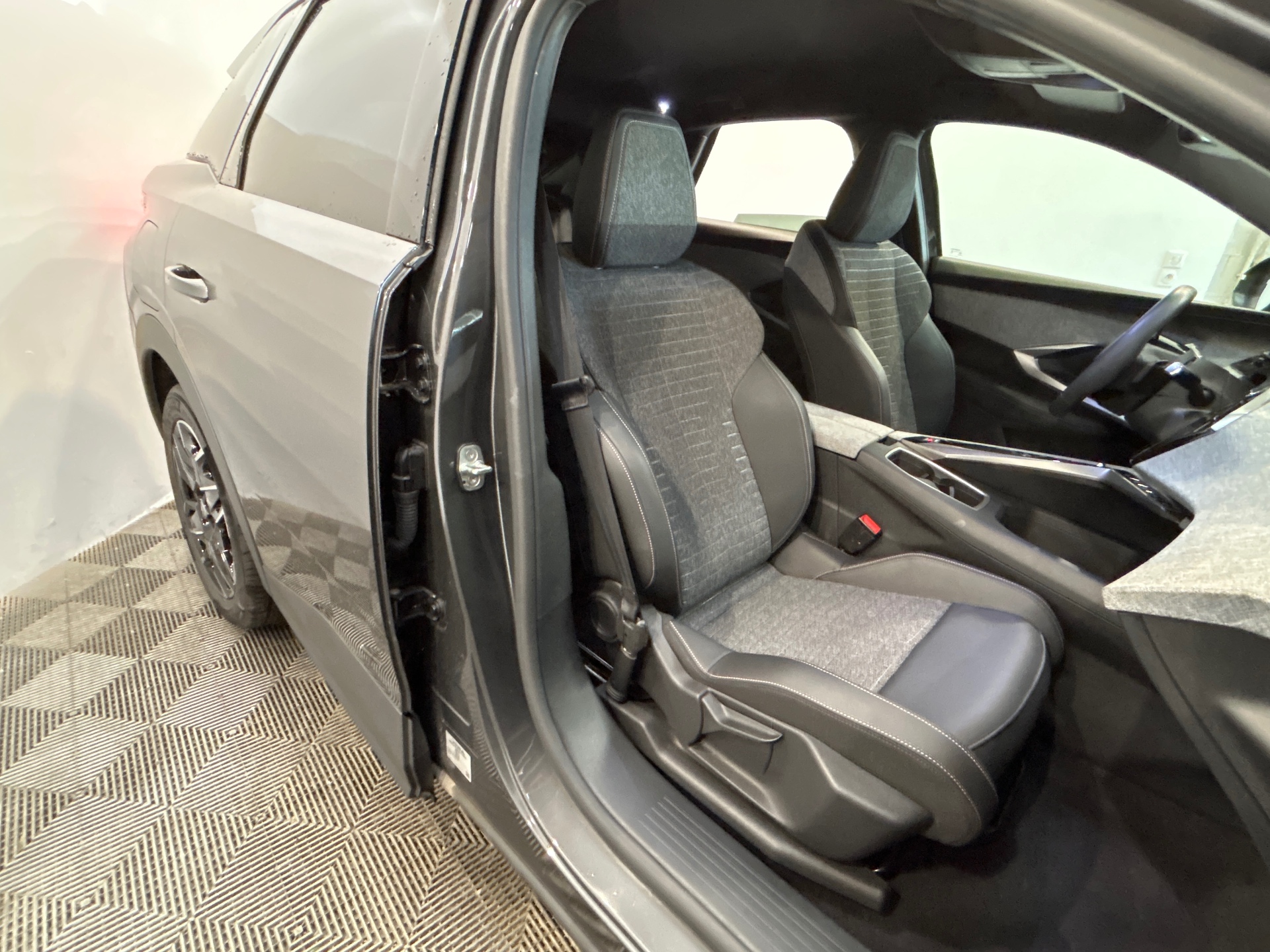 PEUGEOT 3008 Allure Hybrid 145 ch e-DCS6