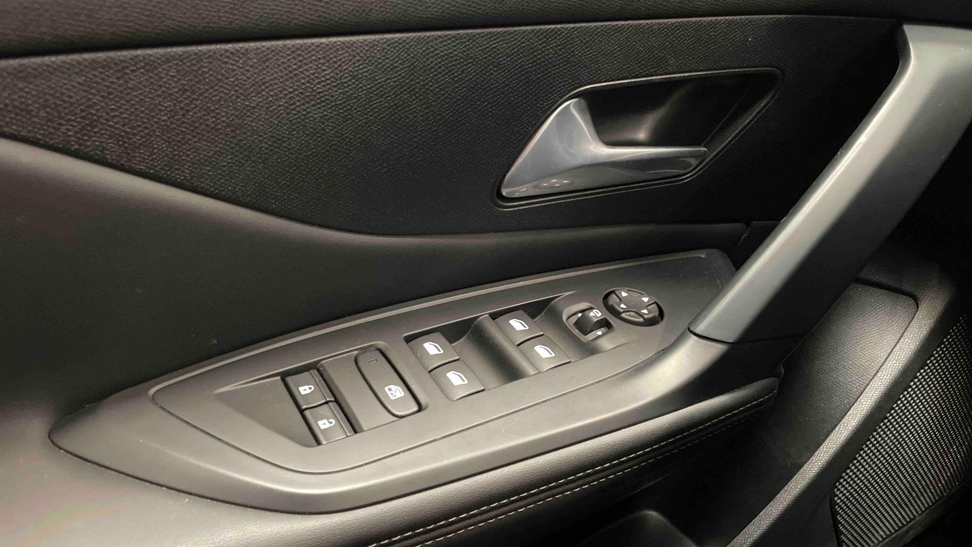 PEUGEOT 408 Allure Hybrid 145 ch e-DCS6