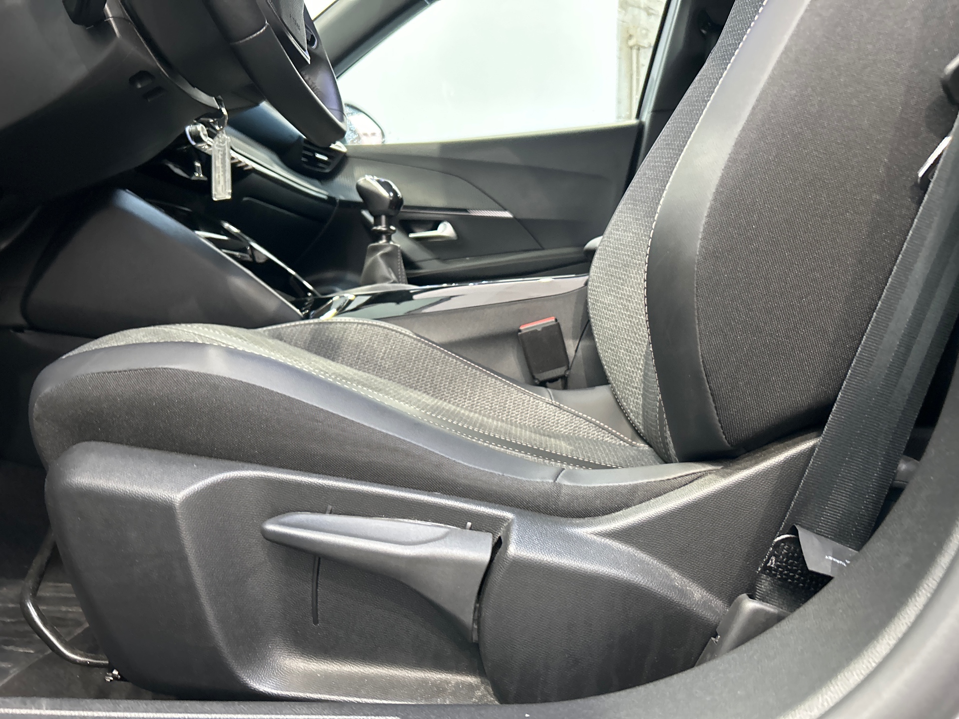 PEUGEOT 2008 ALLURE PURETECH 100 S&S BVM6