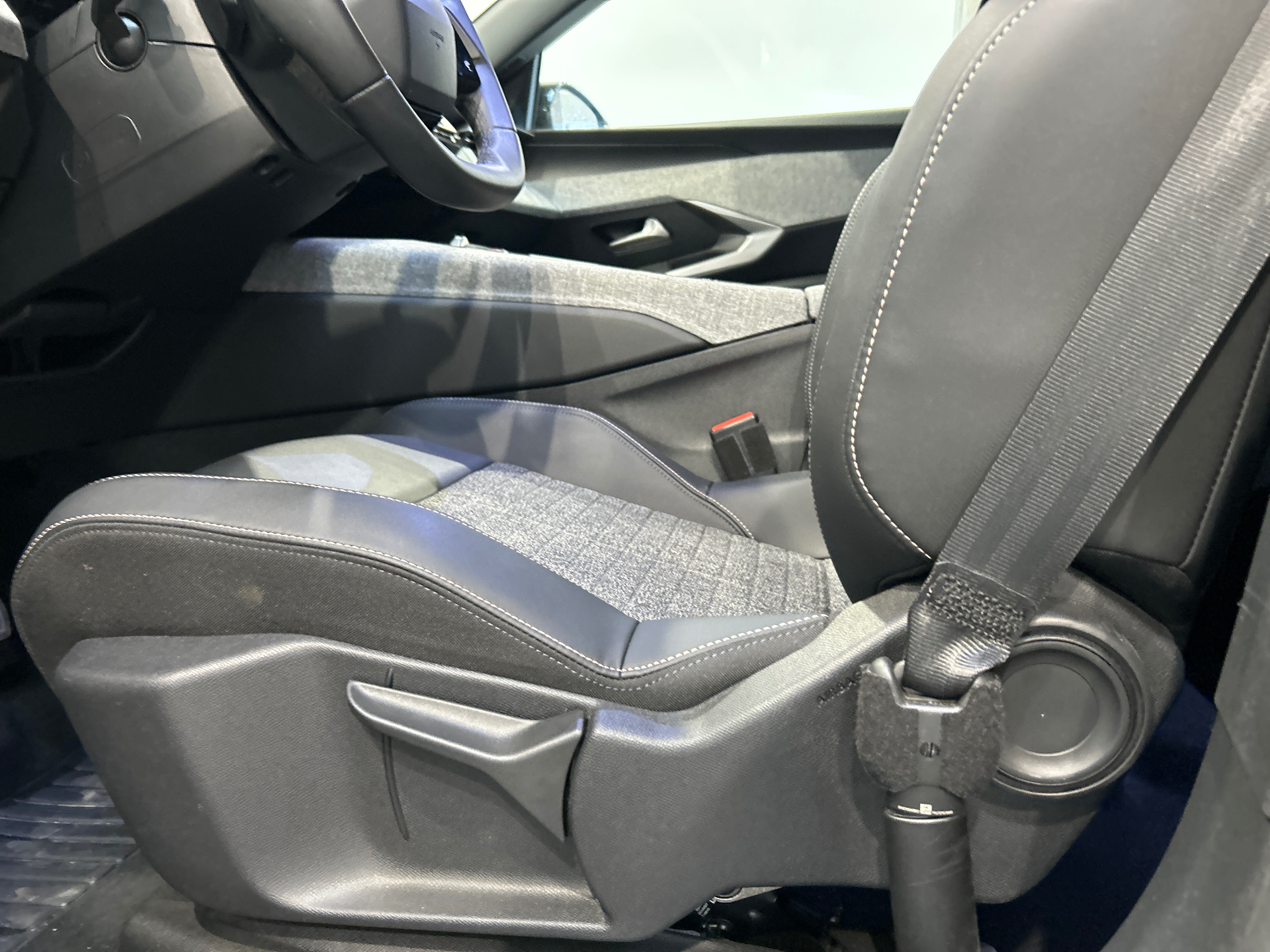 PEUGEOT 3008 Allure Hybrid 145 ch e-DCS6