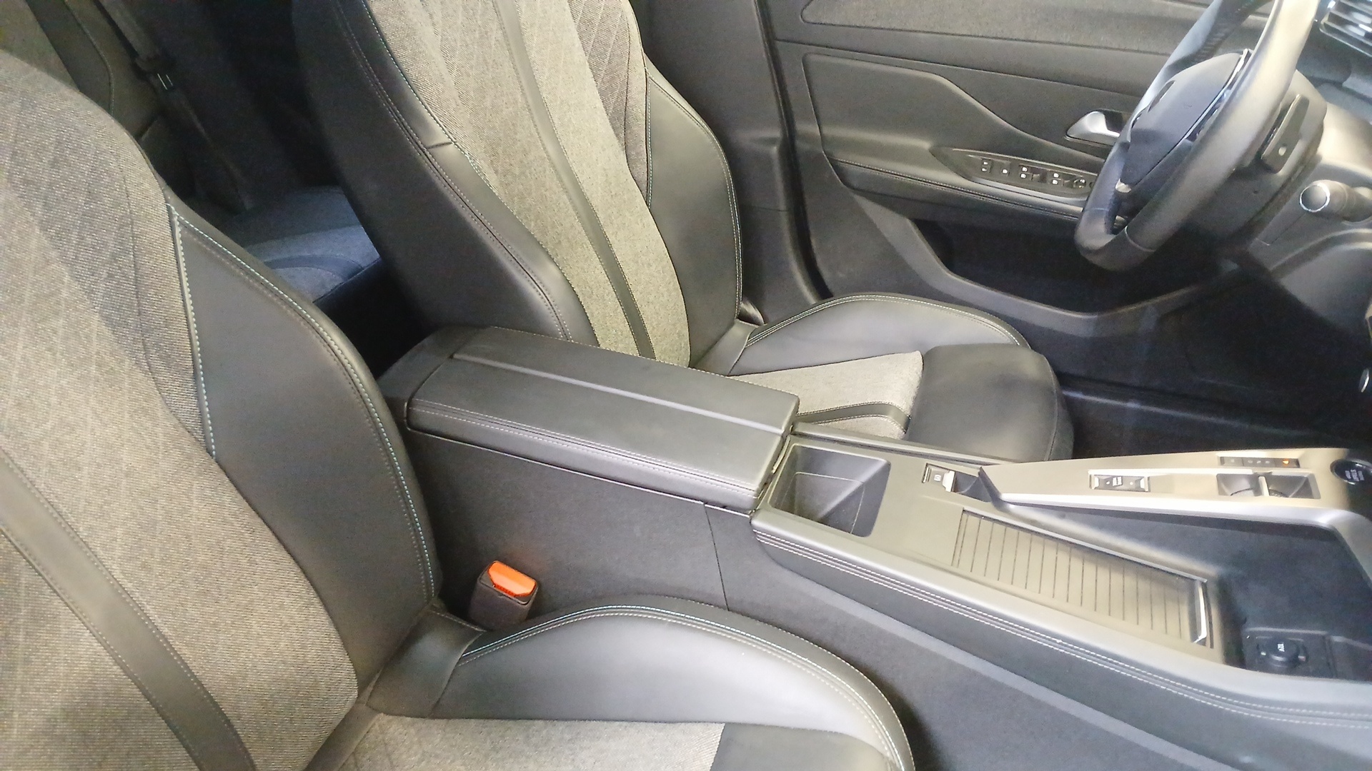 PEUGEOT 408 PureTech 130 ch S&S EAT8 Allure - 5P