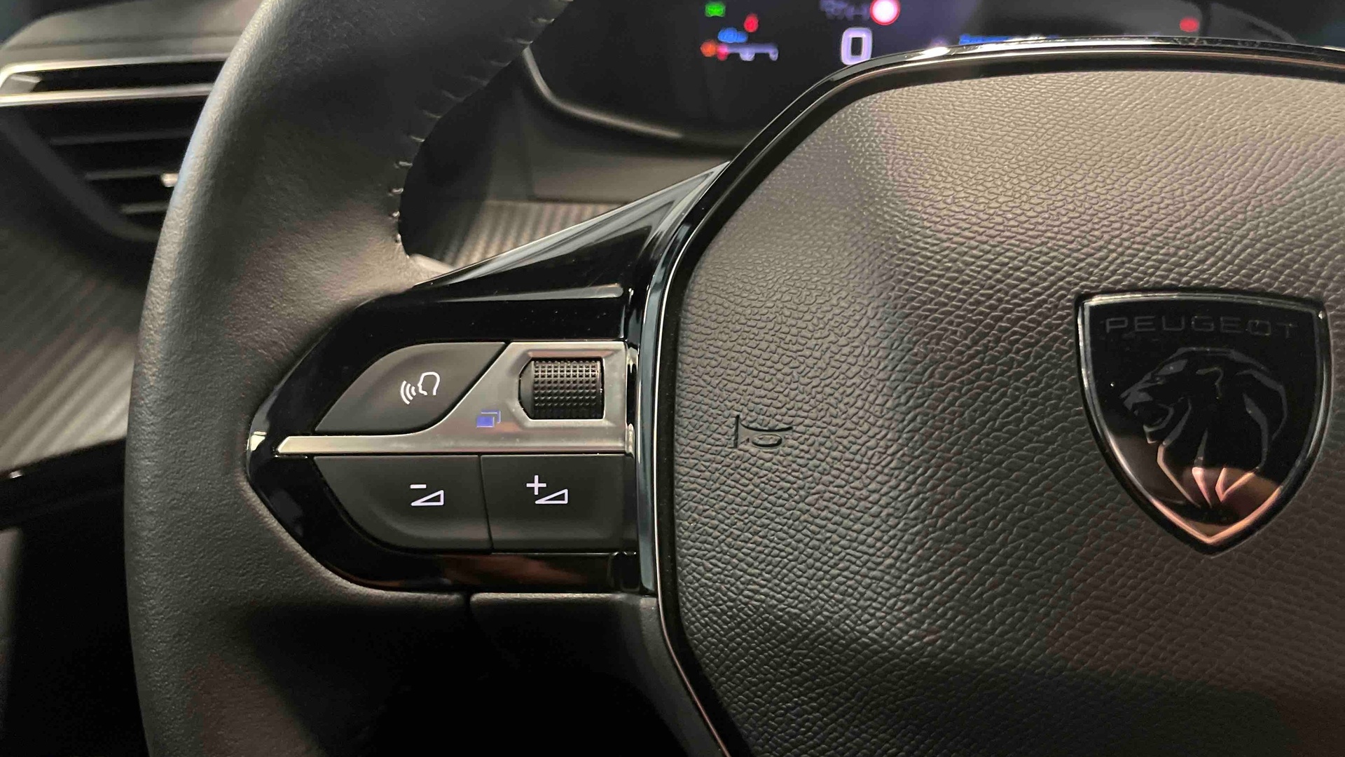 PEUGEOT 2008 ALLURE 100 CH BVM6