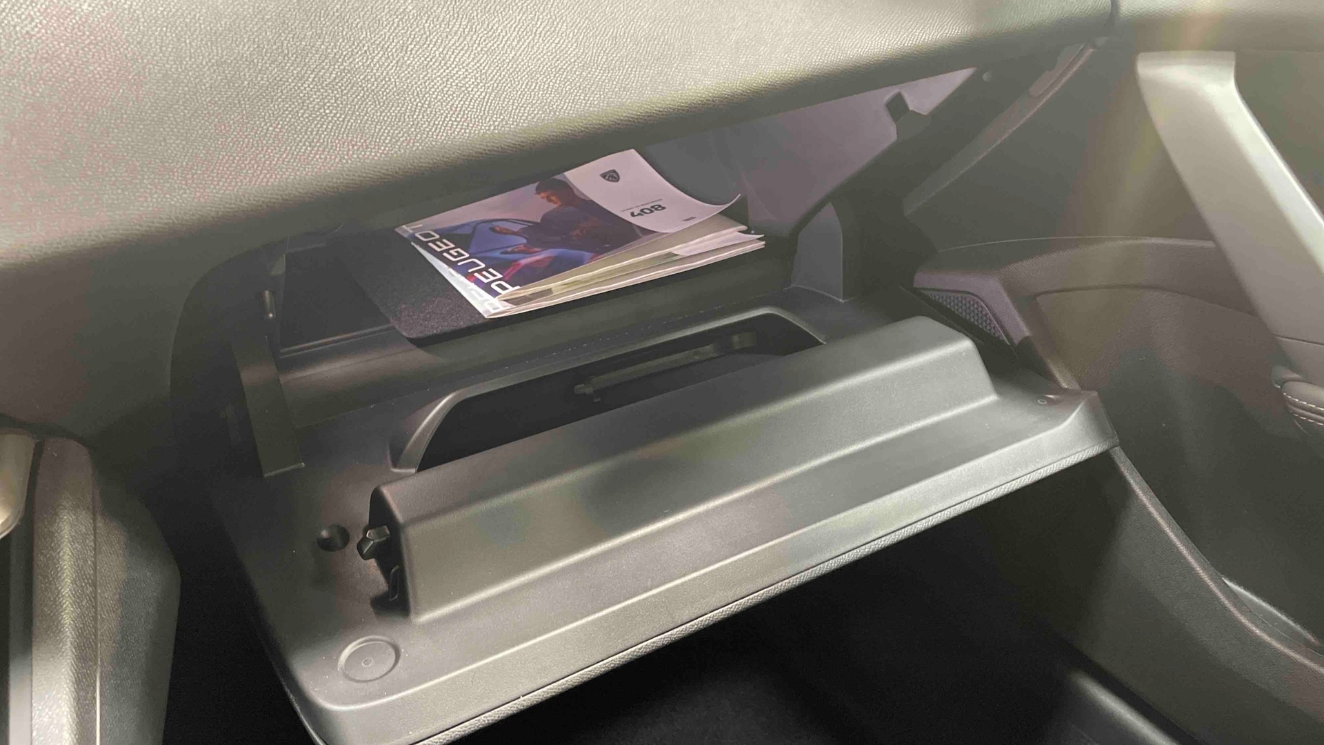 PEUGEOT 408 Hybrid 145 e-DCS6 Allure - 5P