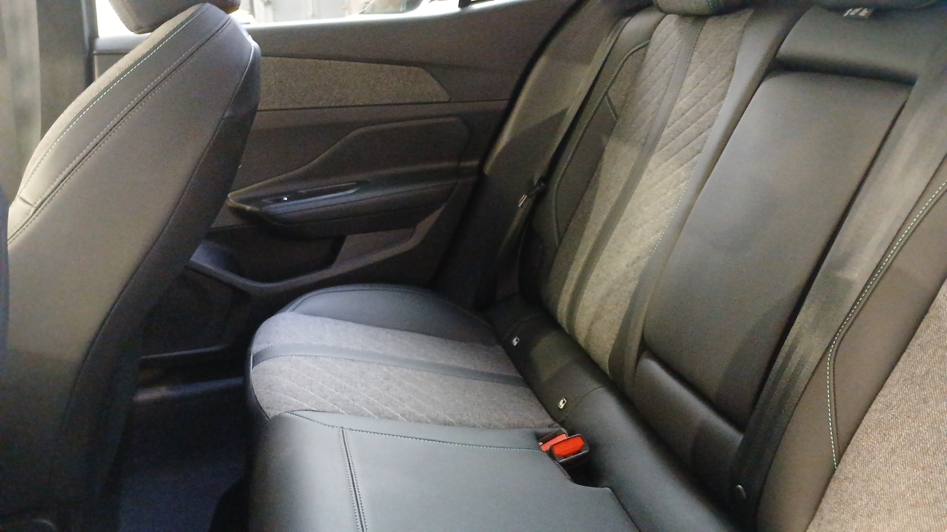 PEUGEOT 408 PureTech 130 ch S&S EAT8 Allure - 5P