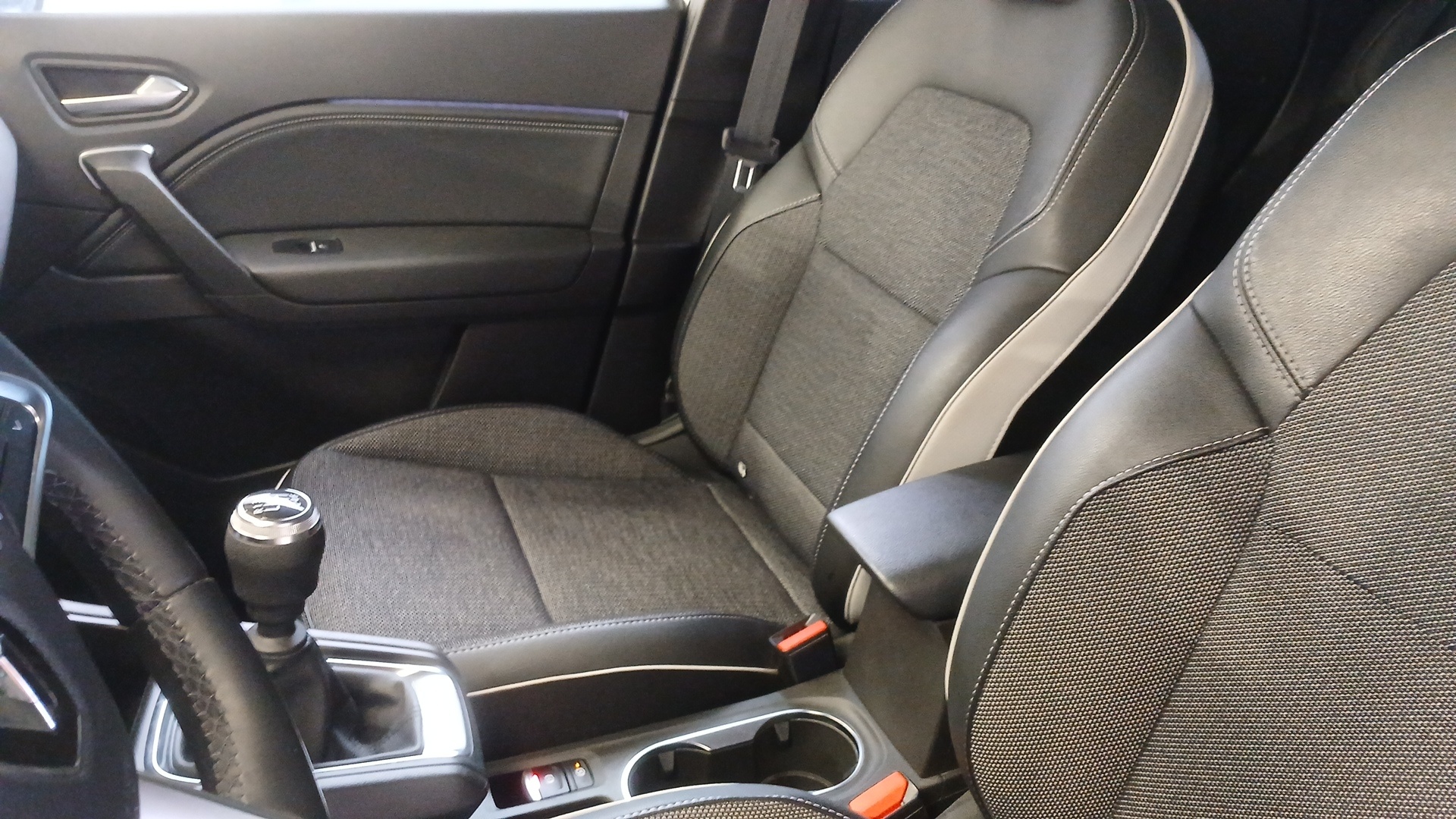 RENAULT CAPTUR mild hybrid 140 Techno