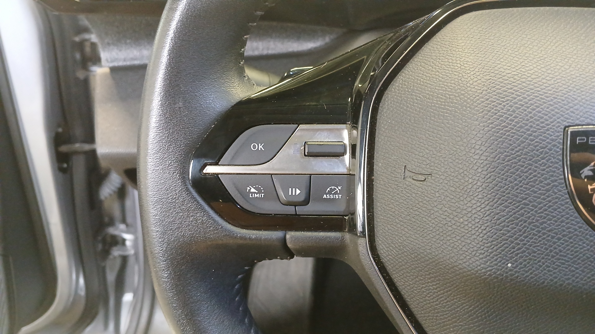PEUGEOT 408 PureTech 130 ch S&S EAT8 Allure - 5P