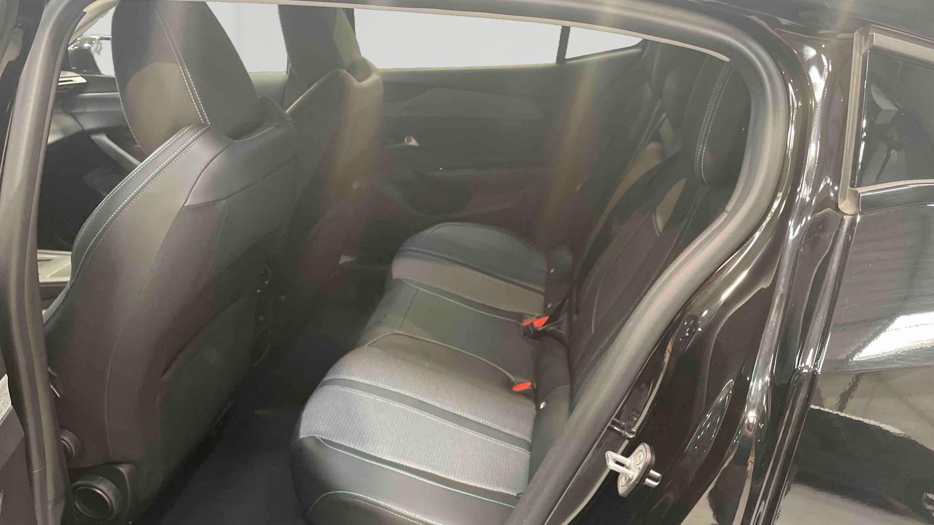PEUGEOT 408 Hybrid 145 e-DCS6 Allure - 5P