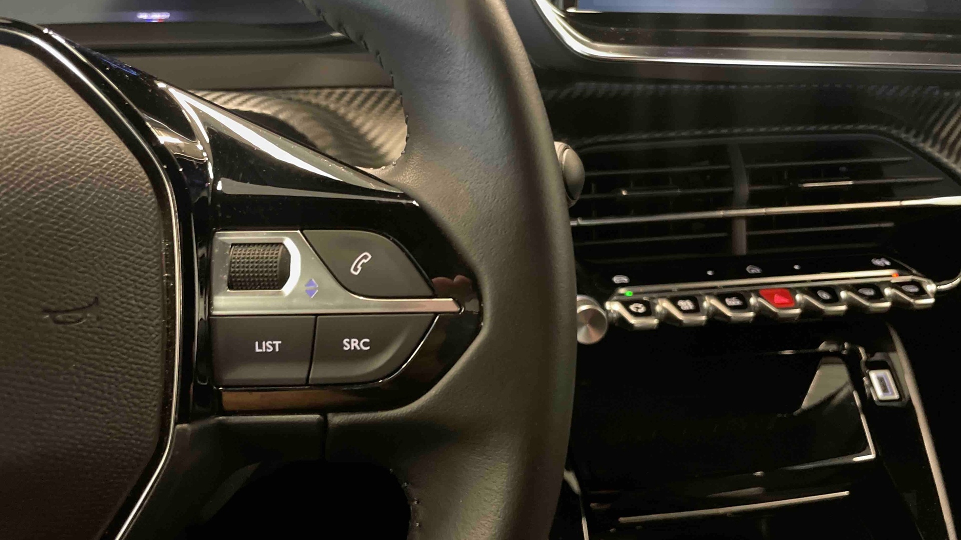 PEUGEOT 2008 ALLURE 100 CH BVM6