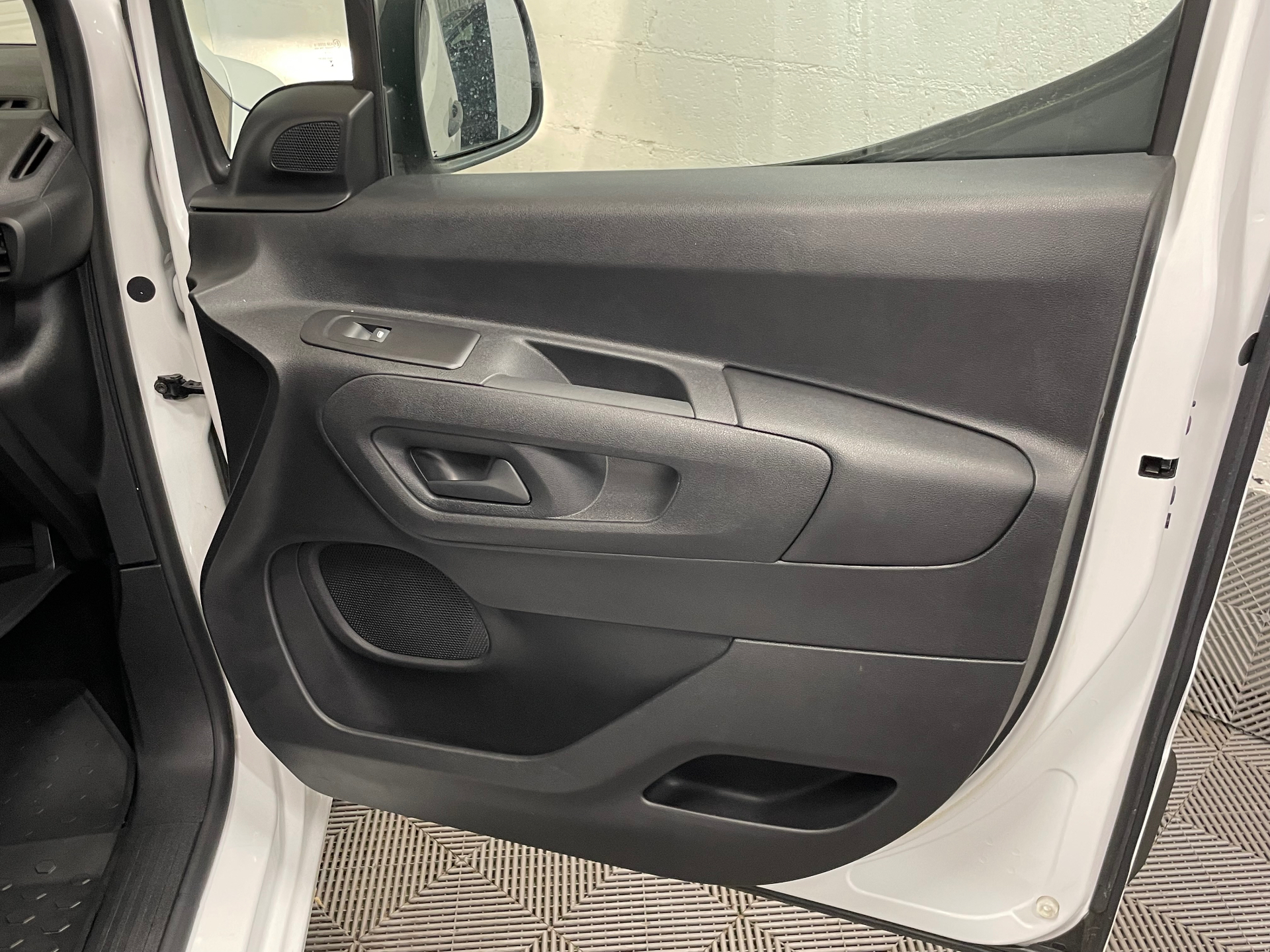 PEUGEOT PARTNER FOURGON STANDARD 650 KG BLUEHDI 130 S&S EAT8 ASPHALT