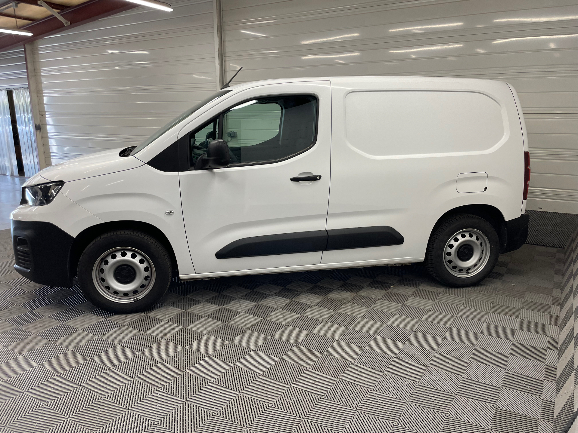 PEUGEOT PARTNER FOURGON STANDARD 650 KG BLUEHDI 130 S&S EAT8 ASPHALT