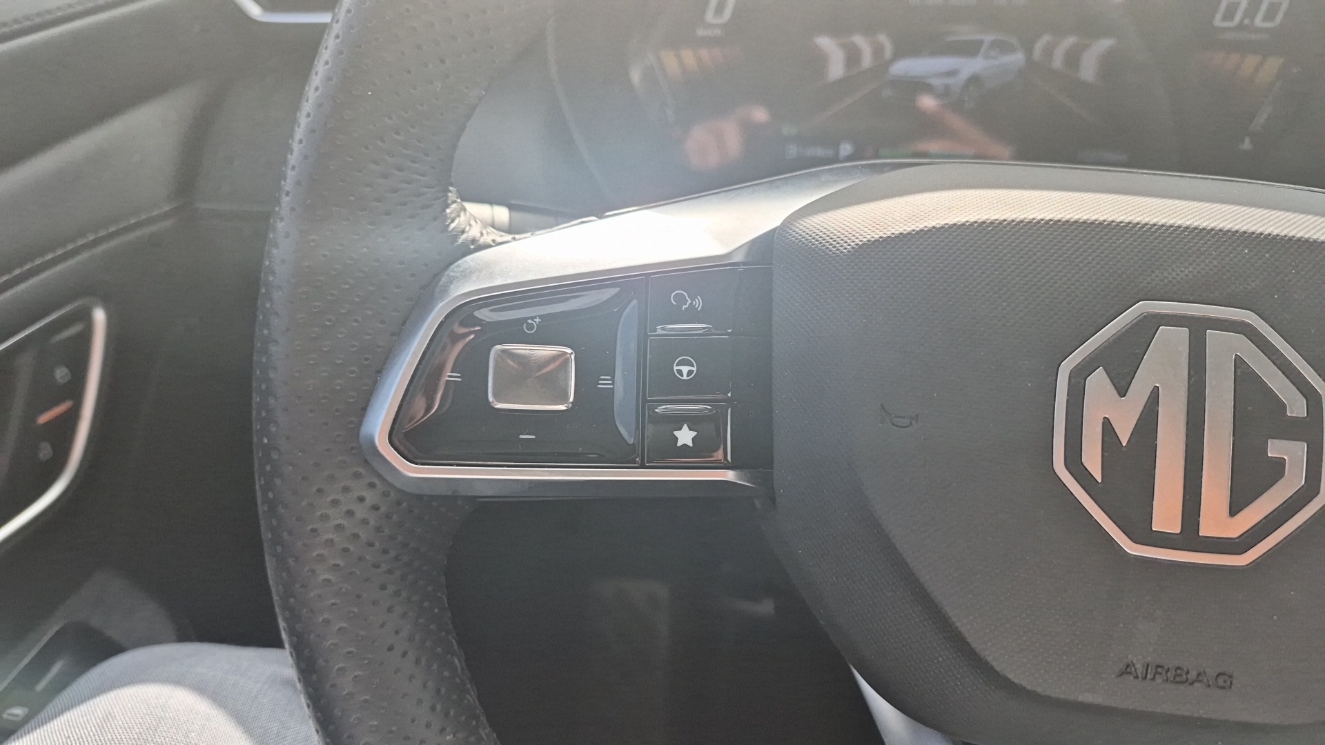 MG MG ZS ZS HYBRID LUXURY
