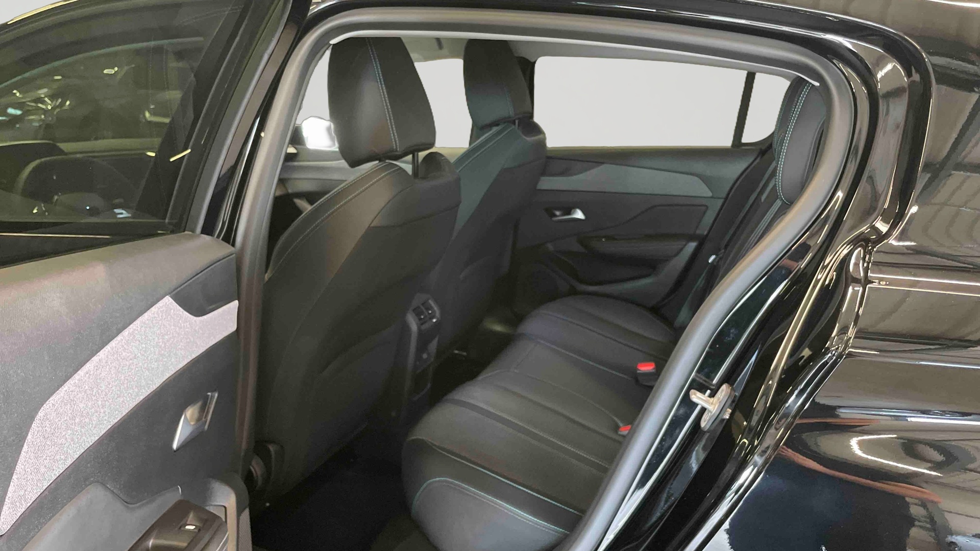 PEUGEOT 308 Berline Allure Hybrid 145 ch e-DCS6