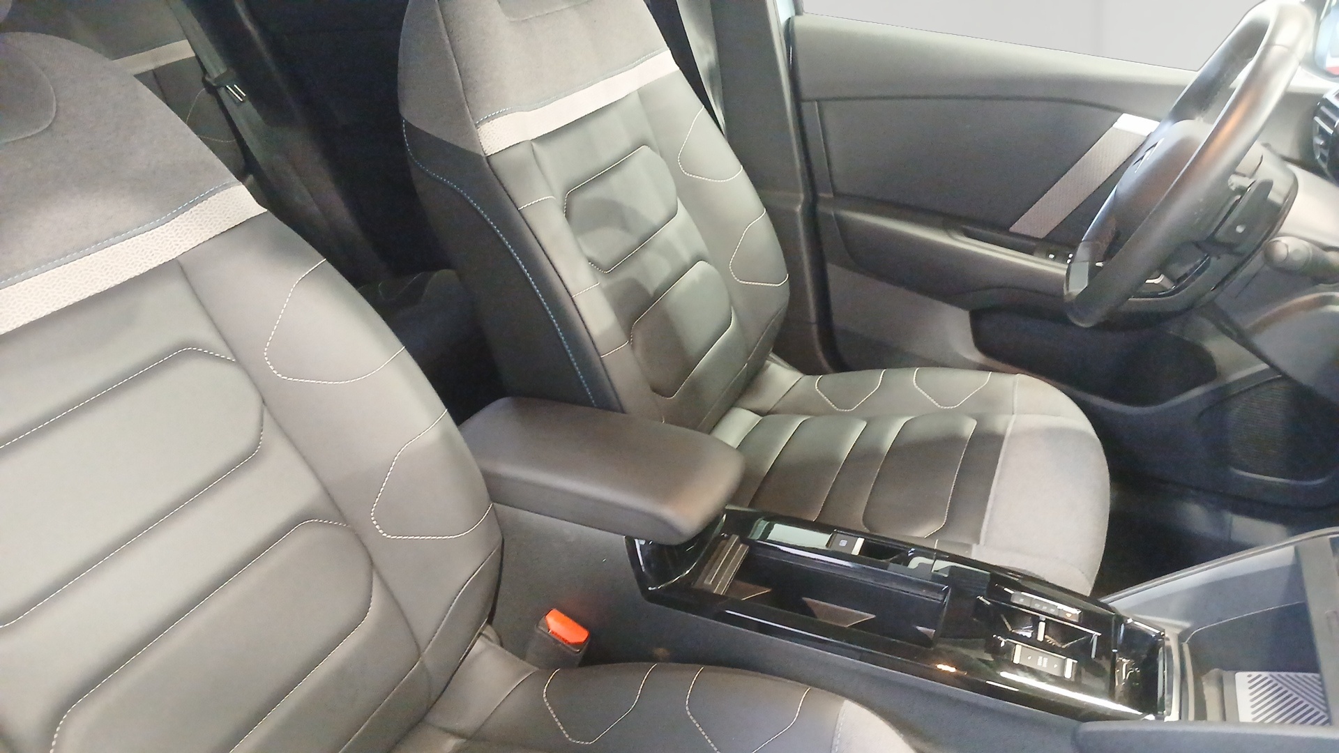 CITROEN C4 PureTech 130 EAT8 Max