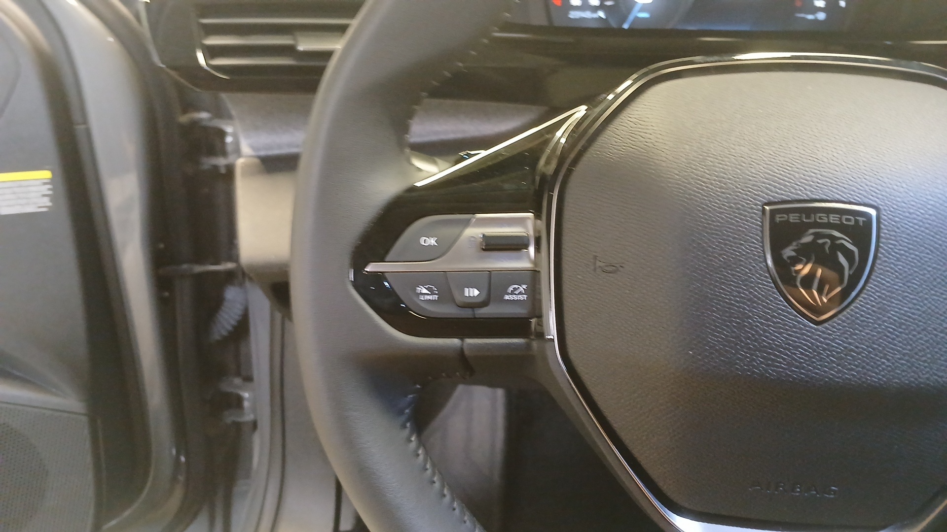 PEUGEOT 408 Allure Hybrid 145 ch e-DCS6