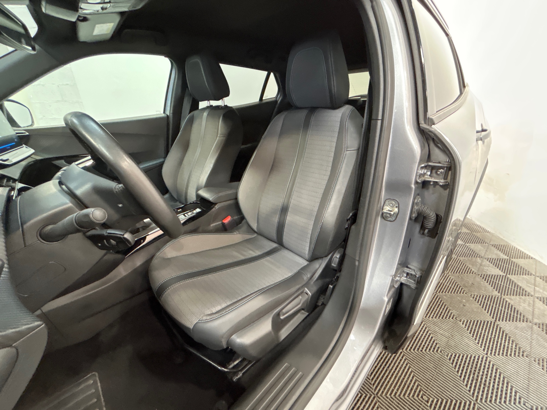 PEUGEOT 2008 PureTech 130 S&S BVM6 Allure Pack