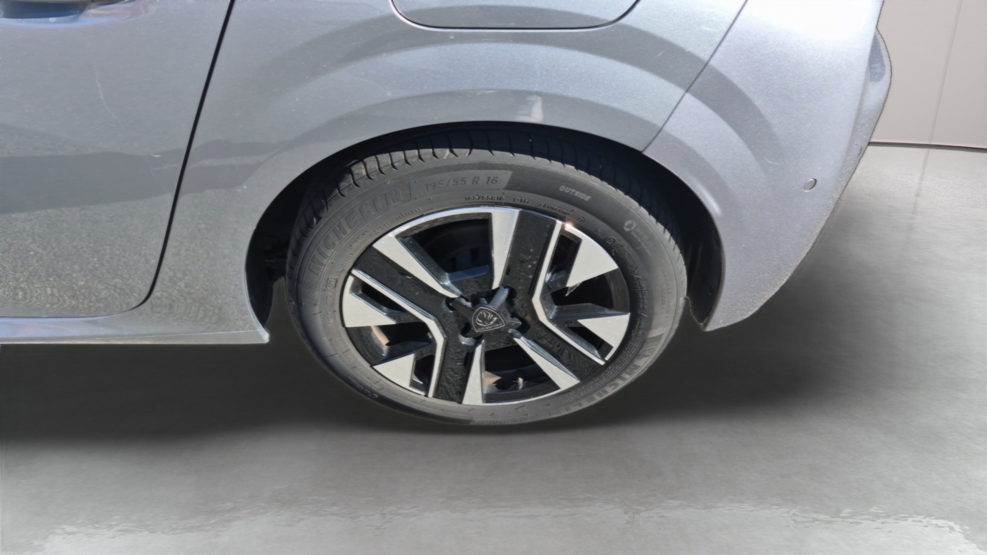 PEUGEOT 208 ALLURE PURETECH 100 S&S BVM6