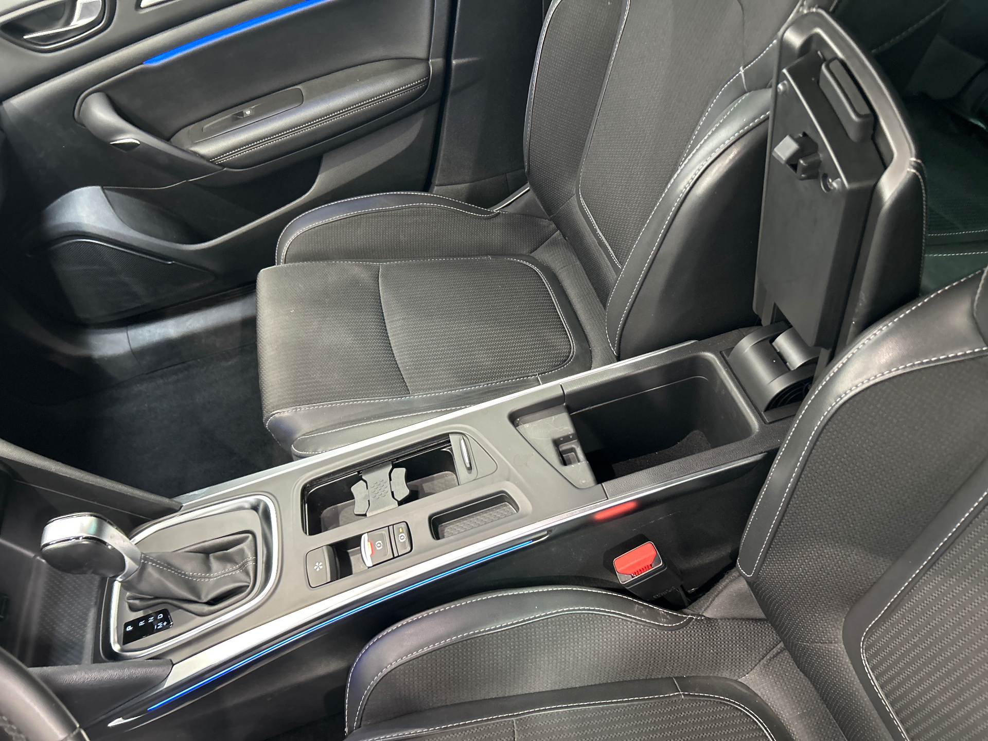 RENAULT MEGANE IV BERLINE techno TCe 140 EDC -23