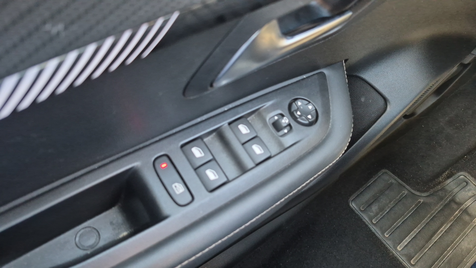 PEUGEOT 208 ALLURE PURETECH 100 S&S BVM6