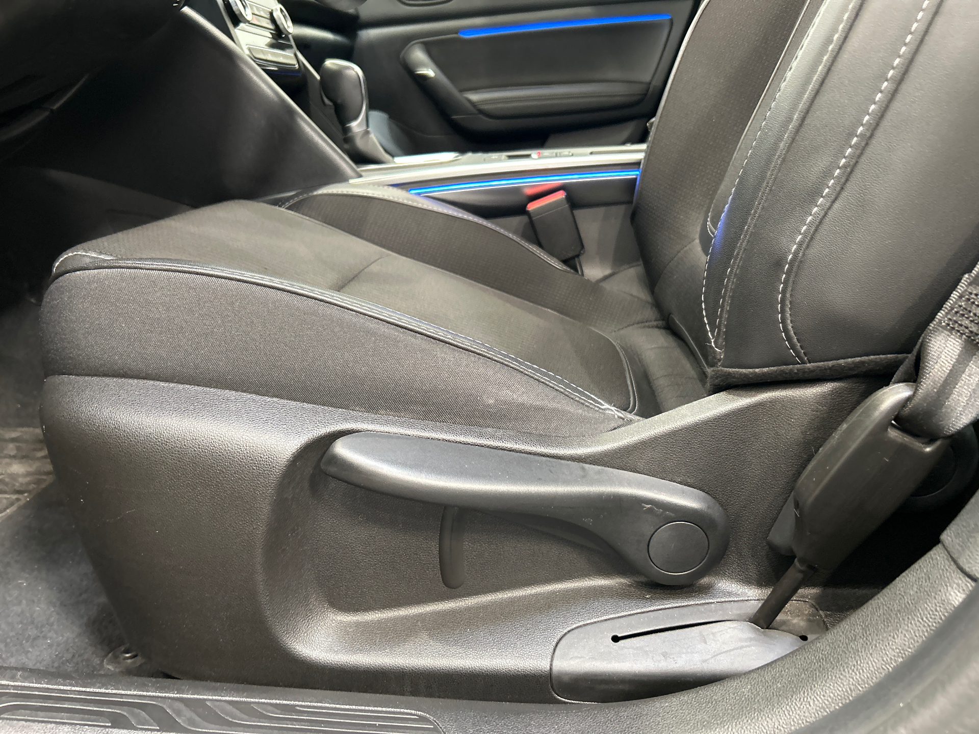 RENAULT MEGANE IV BERLINE techno TCe 140 EDC -23