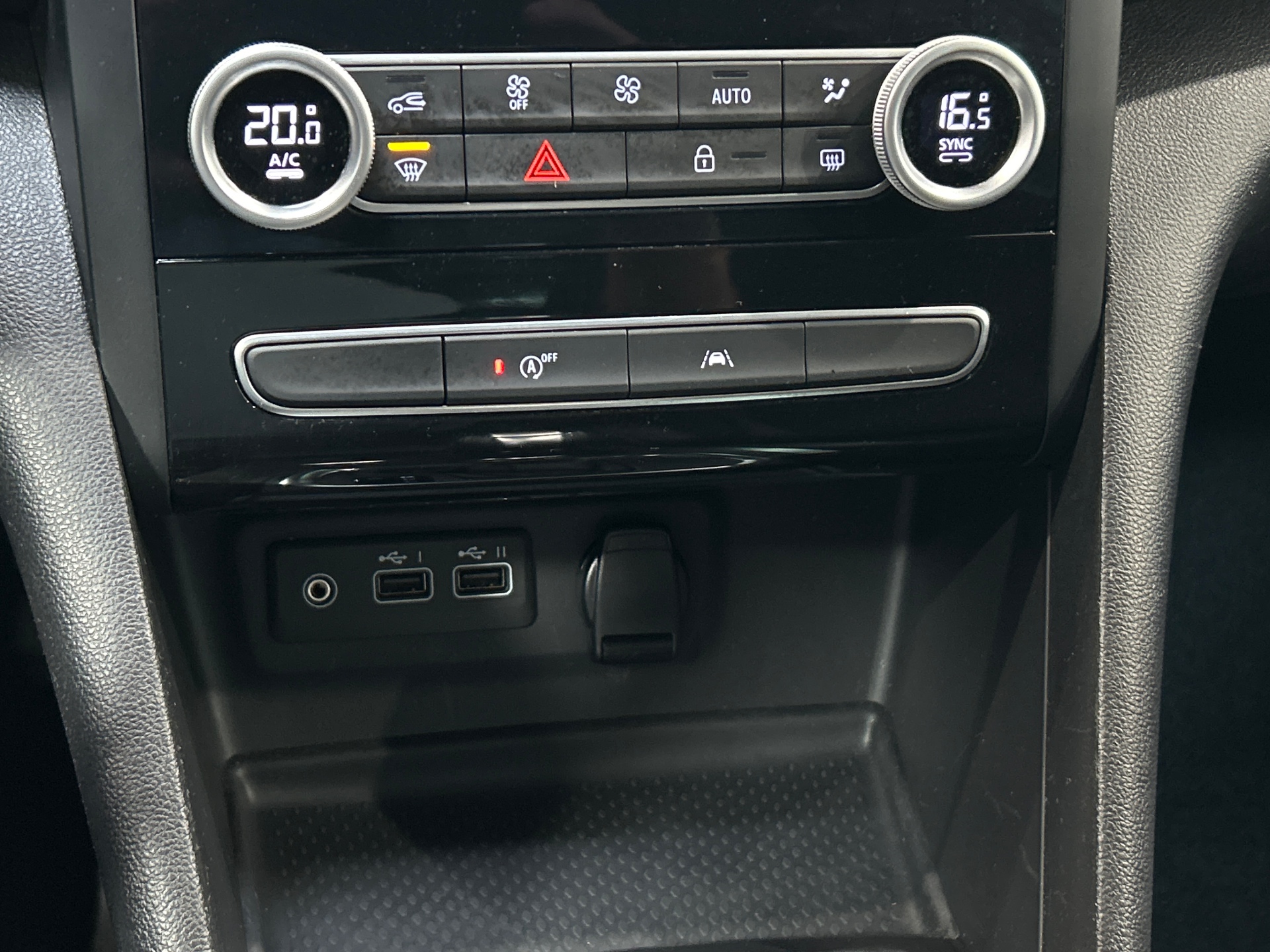 RENAULT MEGANE IV BERLINE techno TCe 140 EDC -23