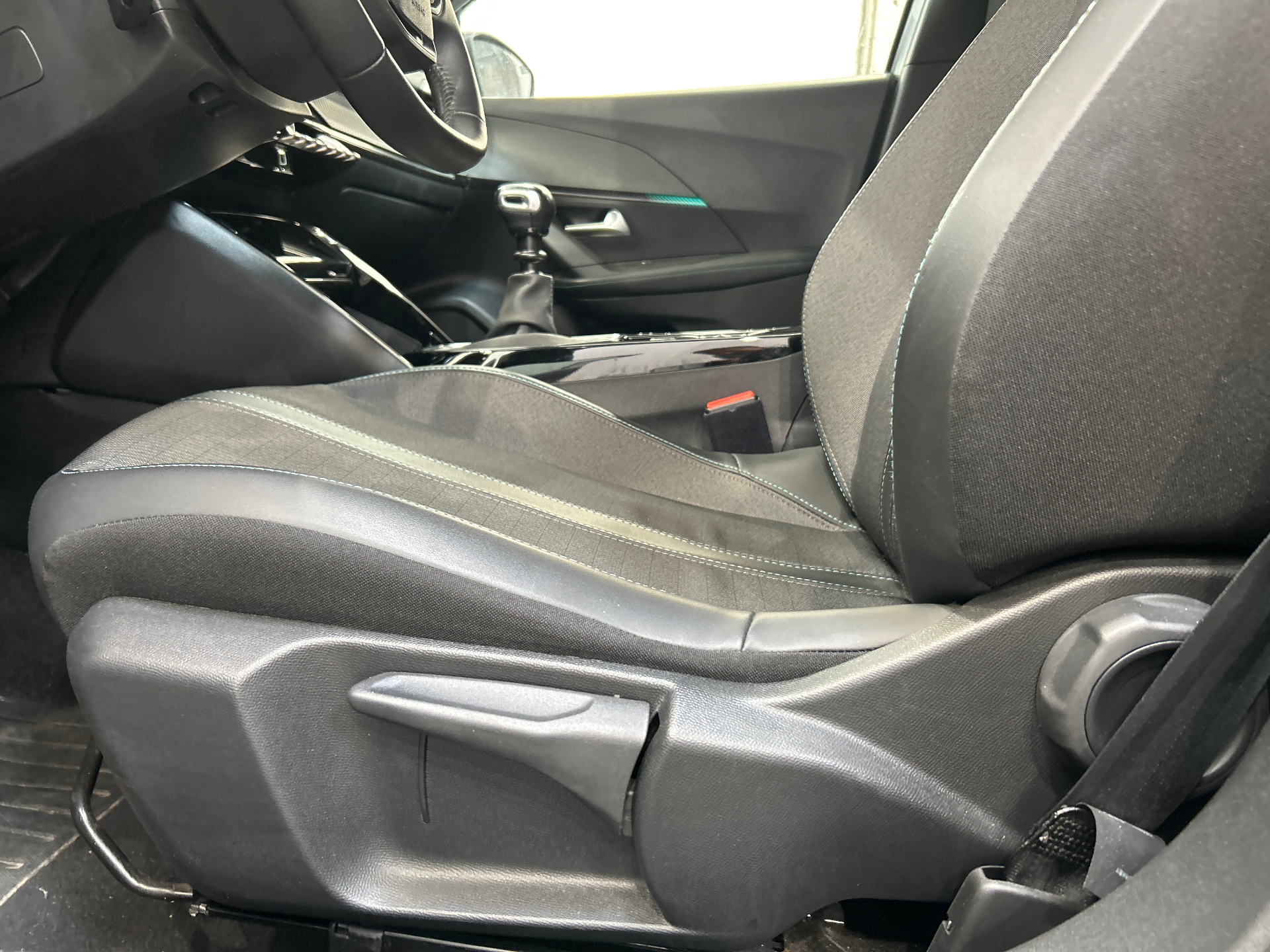 PEUGEOT 2008 PureTech 130 S&S BVM6 Allure Pack