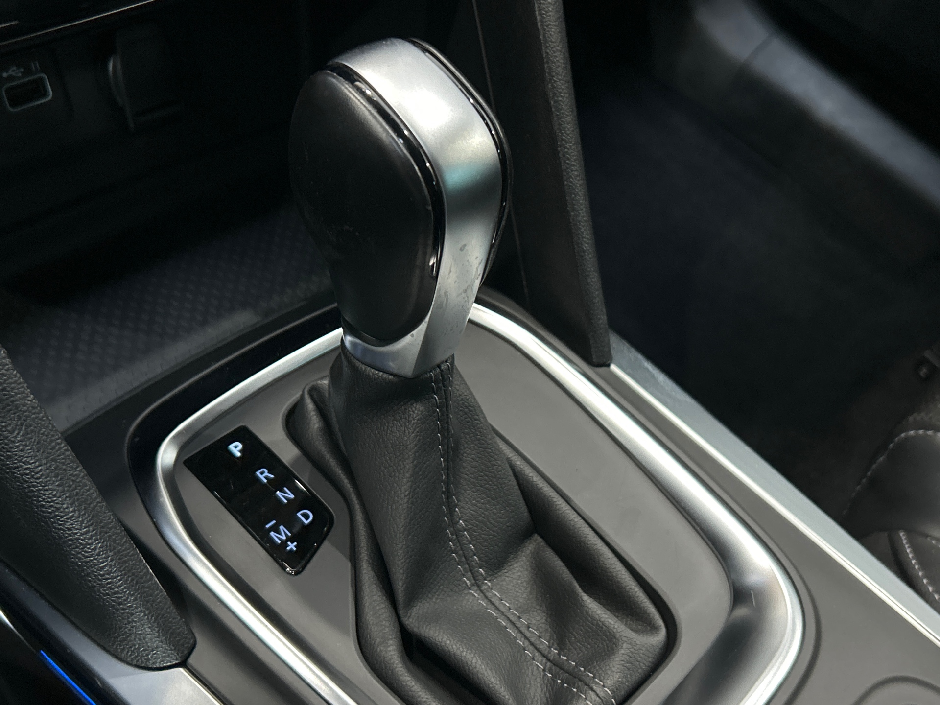 RENAULT MEGANE IV BERLINE techno TCe 140 EDC -23