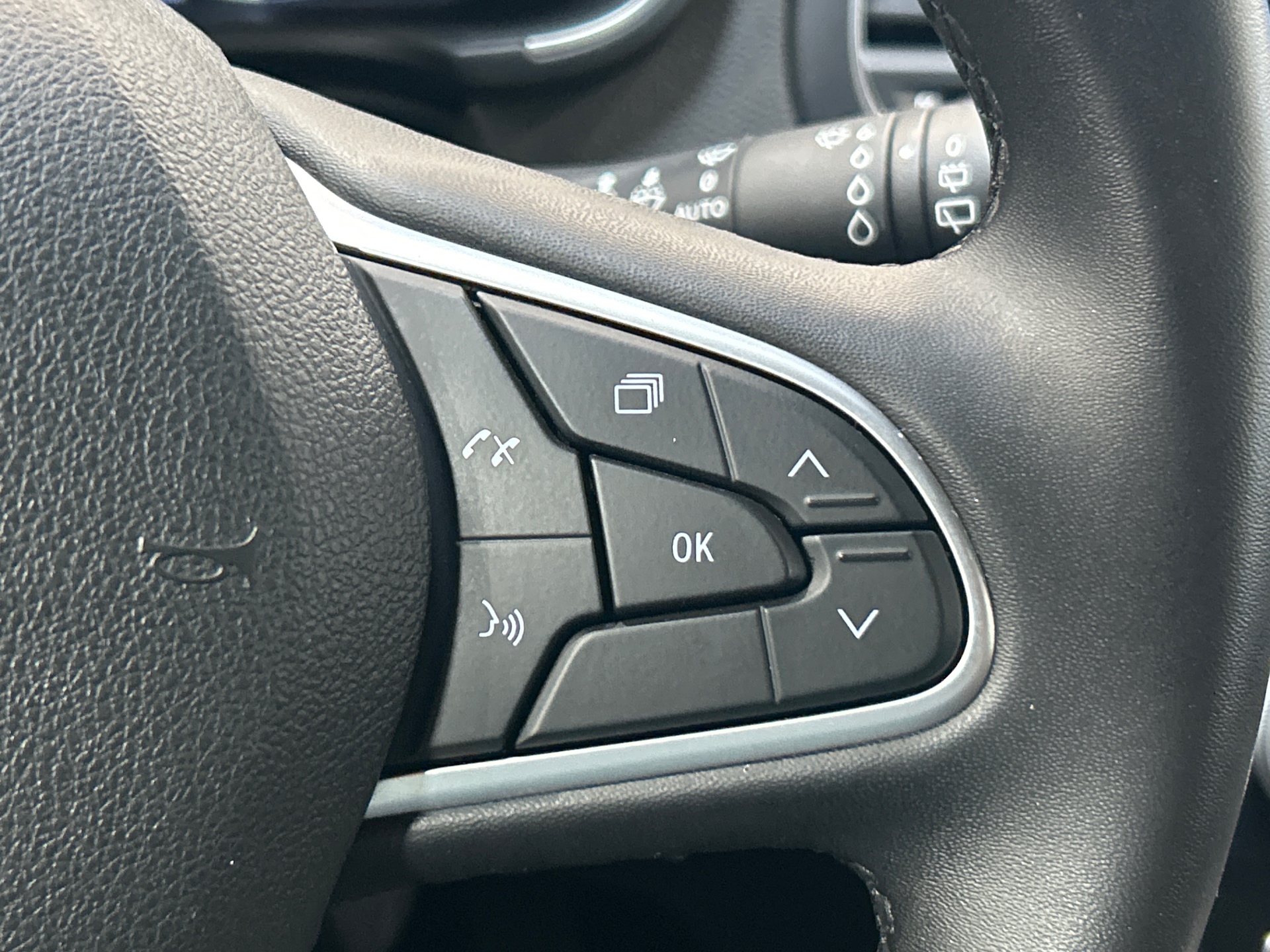 RENAULT MEGANE IV BERLINE techno TCe 140 EDC -23