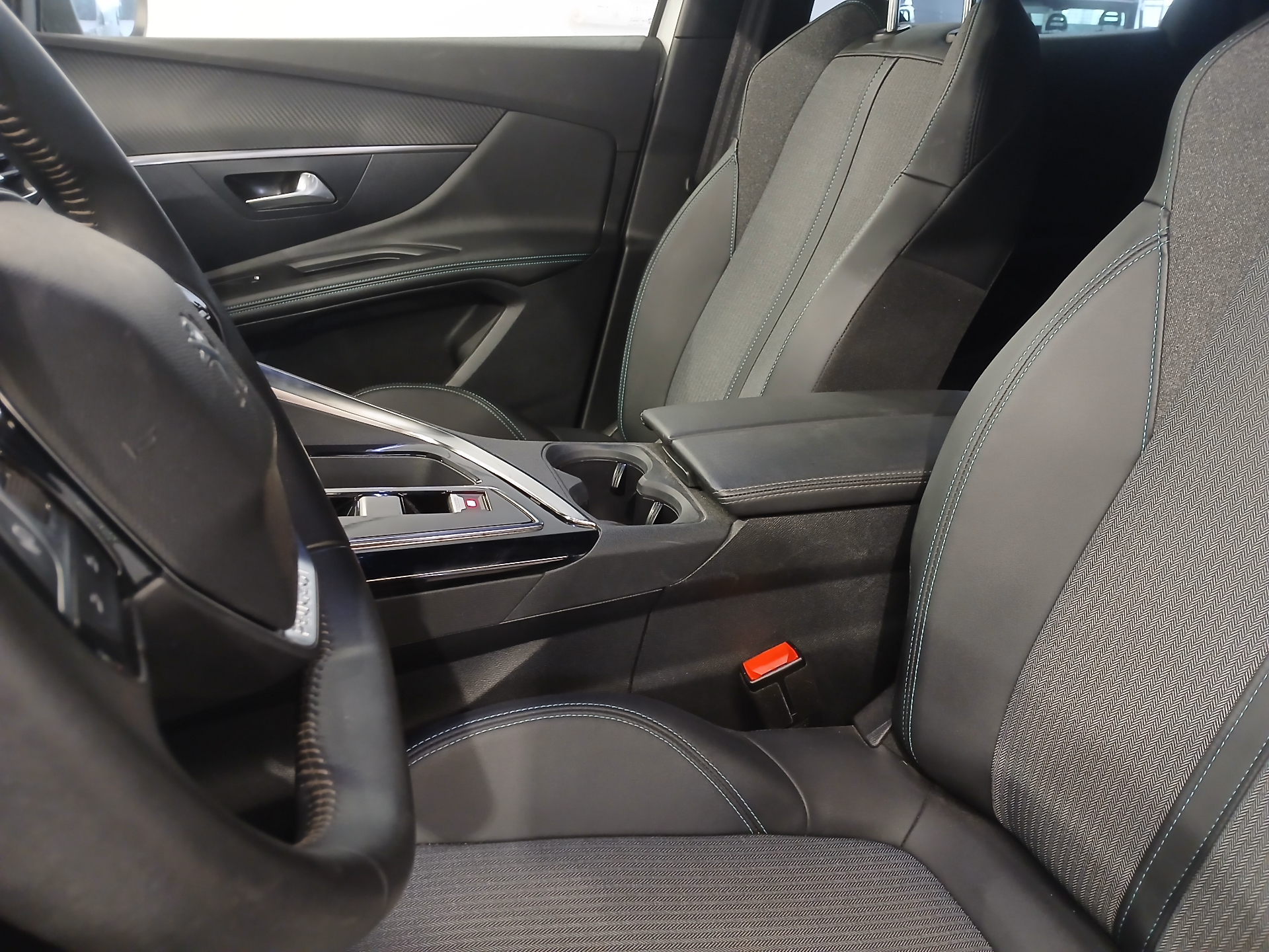 PEUGEOT 3008 ALLURE PACK HYBRID 136 CH E-DCS6