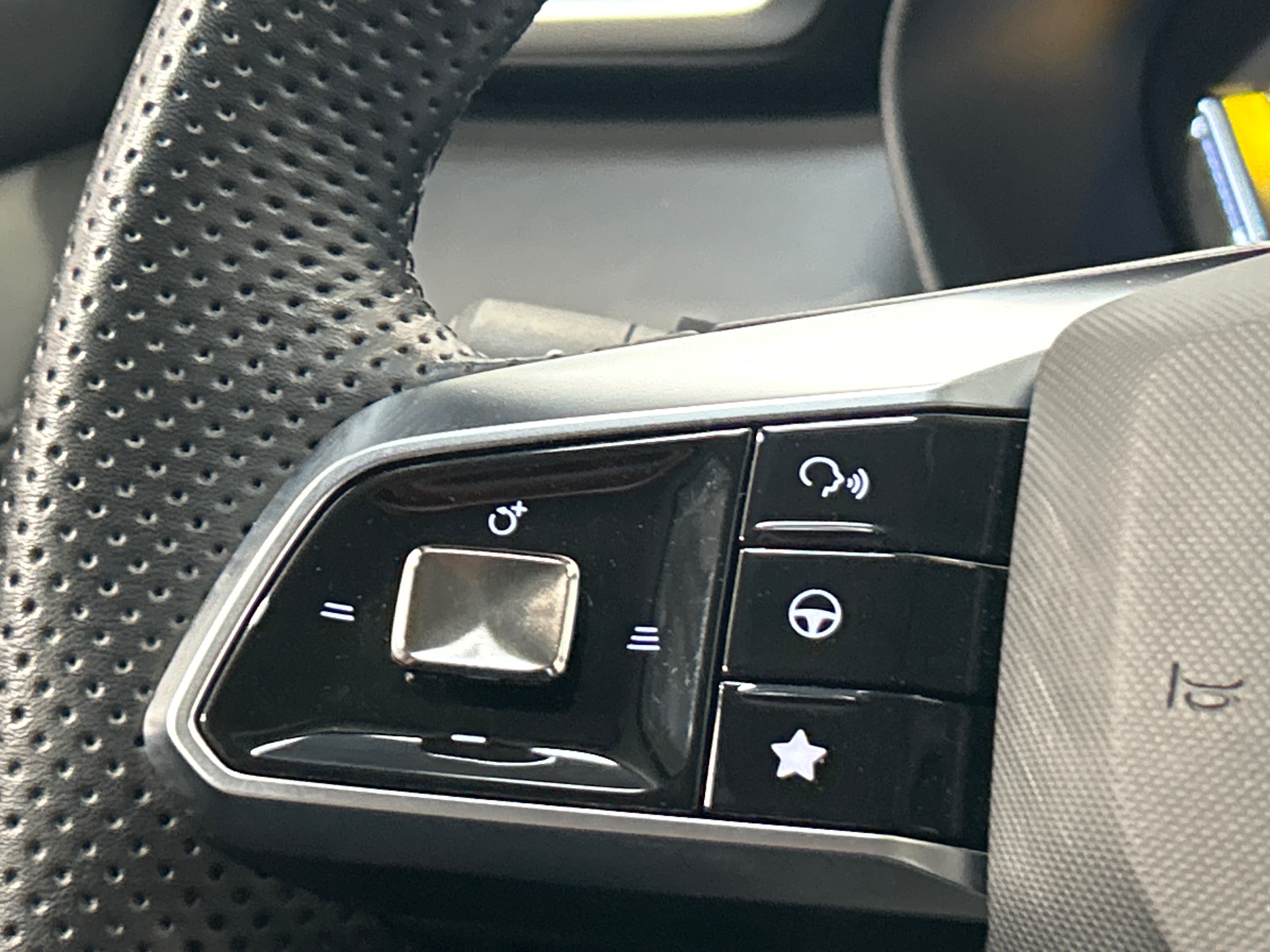MG ZS 1.5 Hybrid 197 Luxury