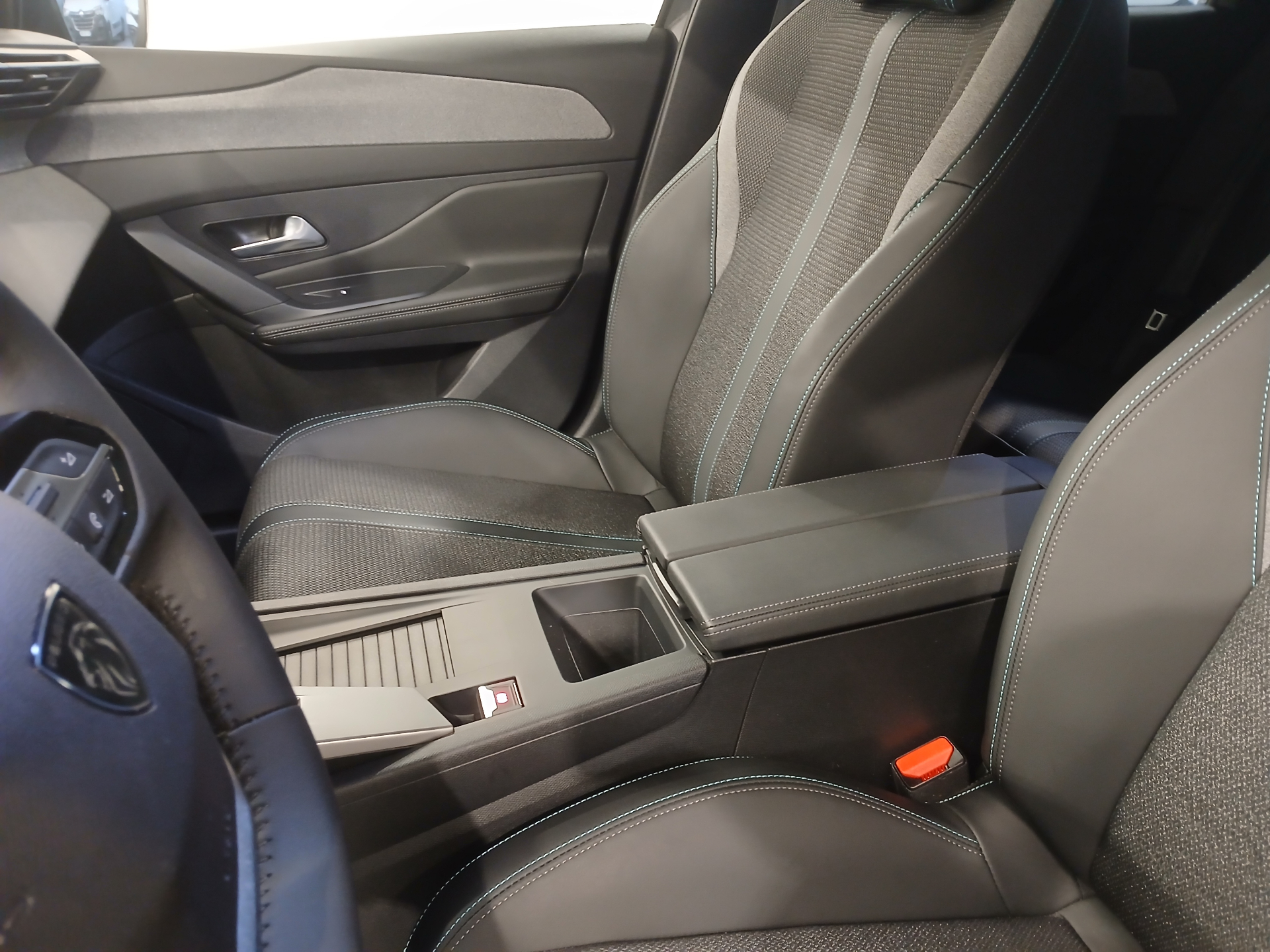 PEUGEOT 308 SW SW Allure Hybrid 145 ch e-DCS6