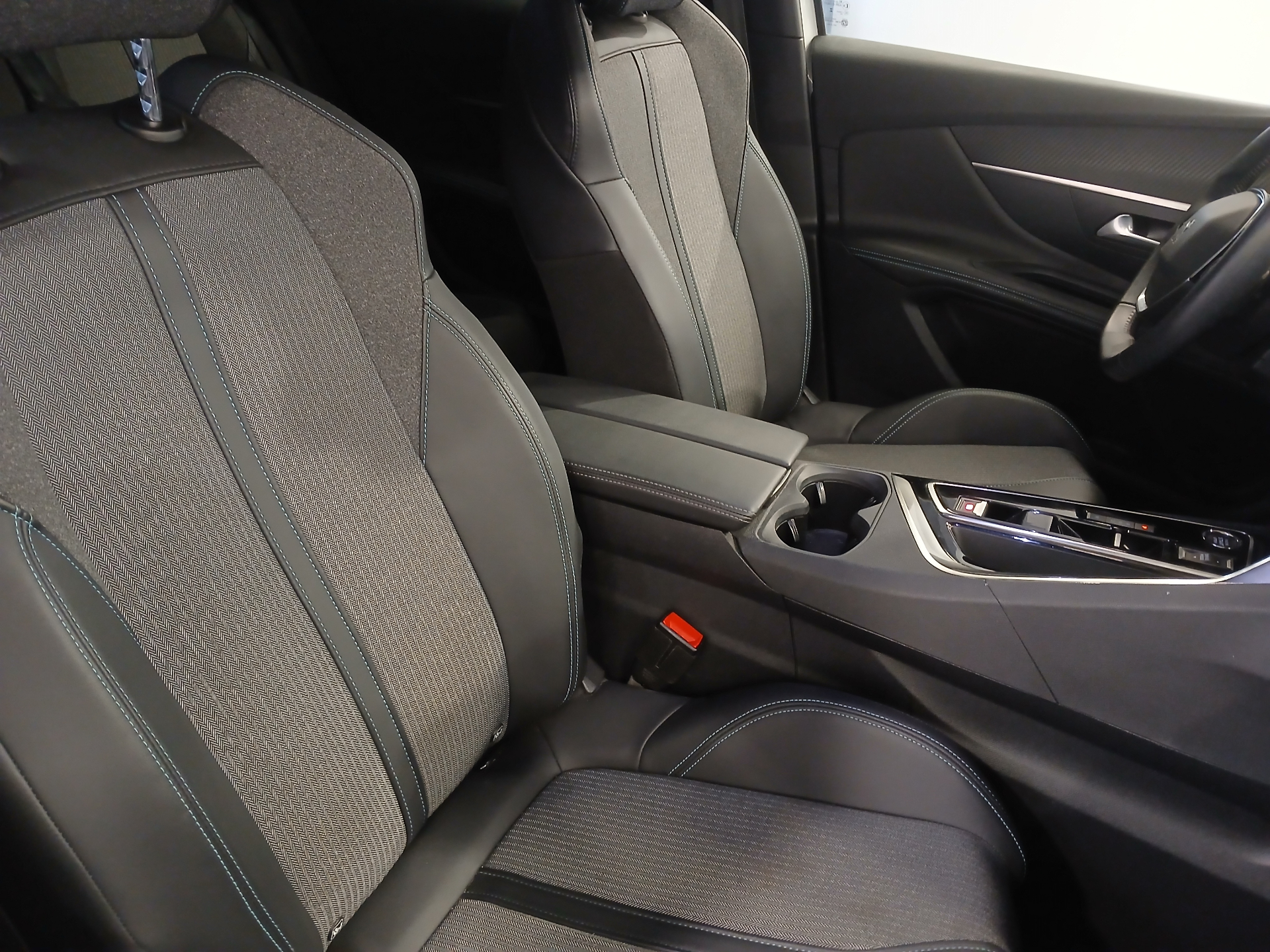 PEUGEOT 3008 ALLURE PACK HYBRID 136 CH E-DCS6