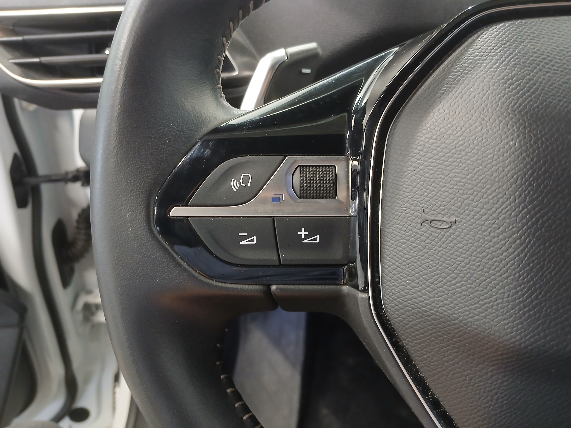 PEUGEOT 3008 ALLURE PACK HYBRID 136 CH E-DCS6