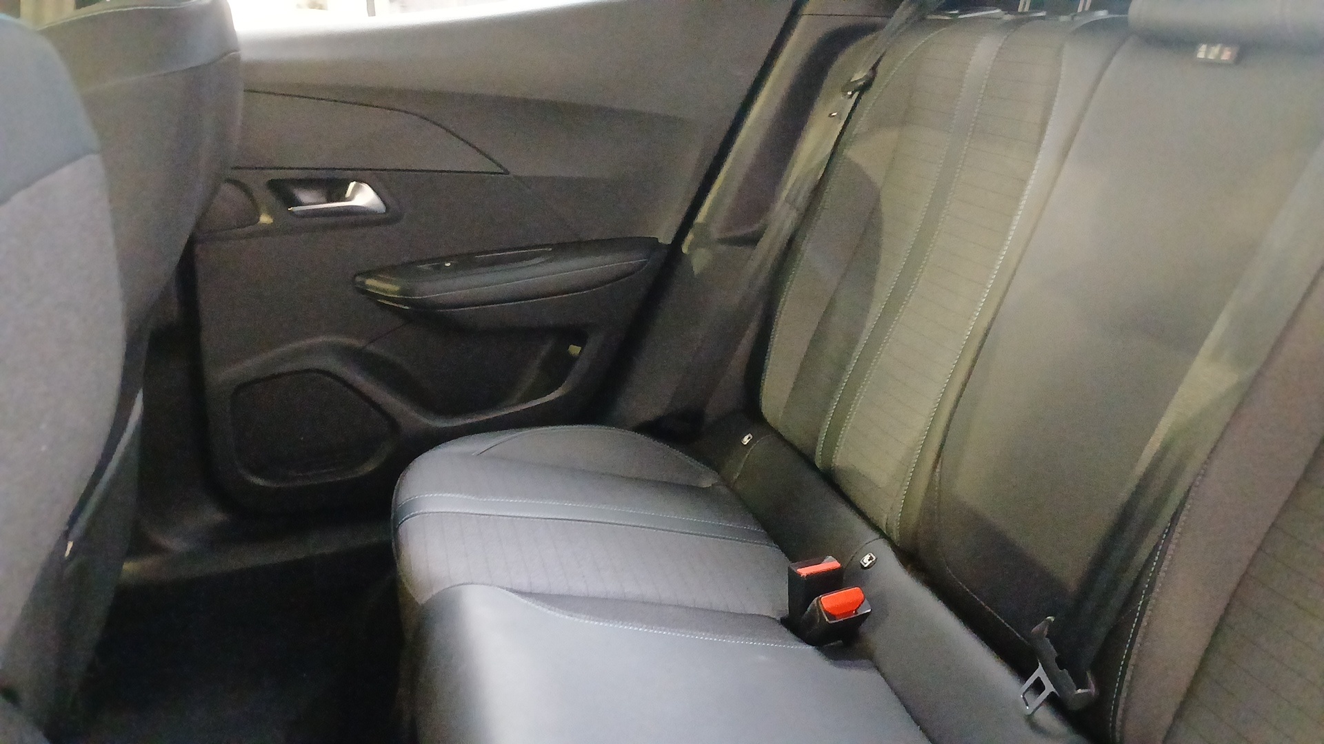 PEUGEOT 2008 PureTech 130 S&S BVM6 Allure Pack