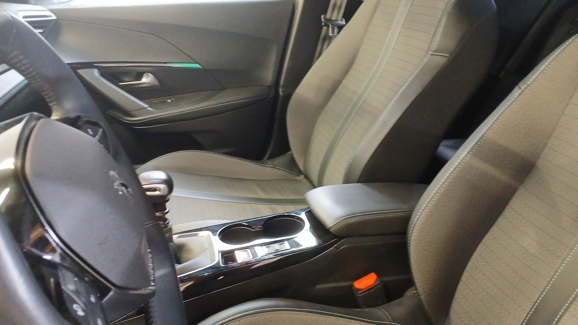 PEUGEOT 2008 PureTech 130 S&S BVM6 Allure Pack