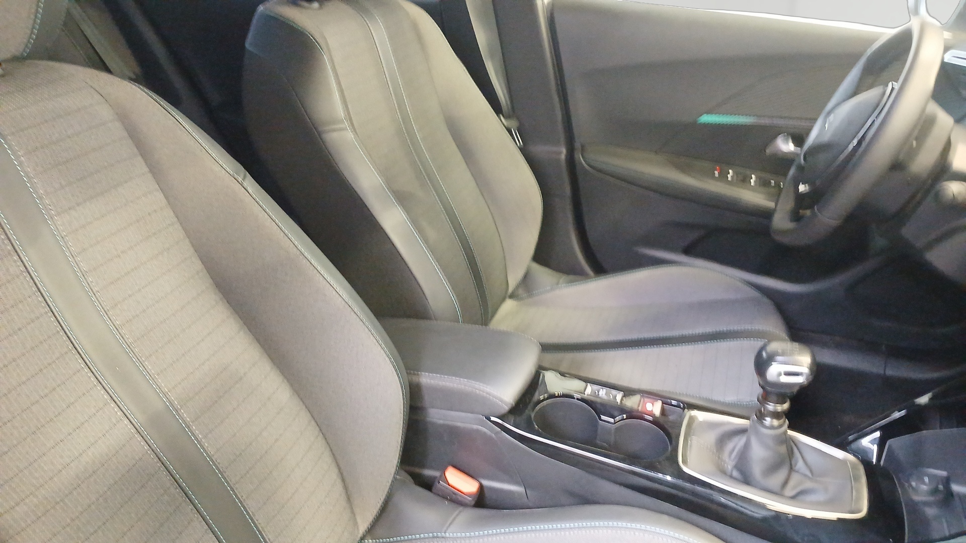 PEUGEOT 2008 PureTech 130 S&S BVM6 Allure Pack