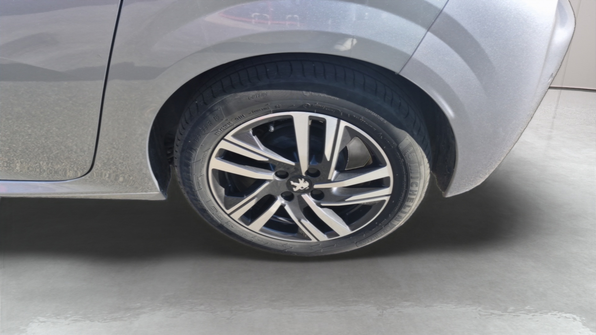 PEUGEOT 208 STYLE PURETECH 75 S&S BVM5