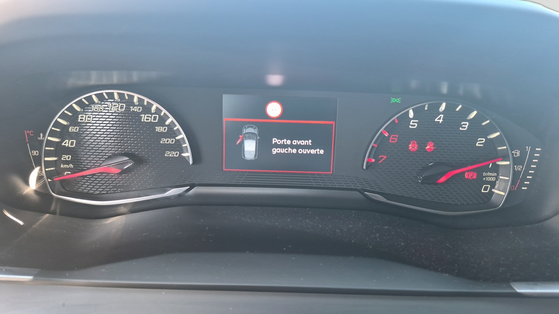 PEUGEOT 208 STYLE PURETECH 75 S&S BVM5