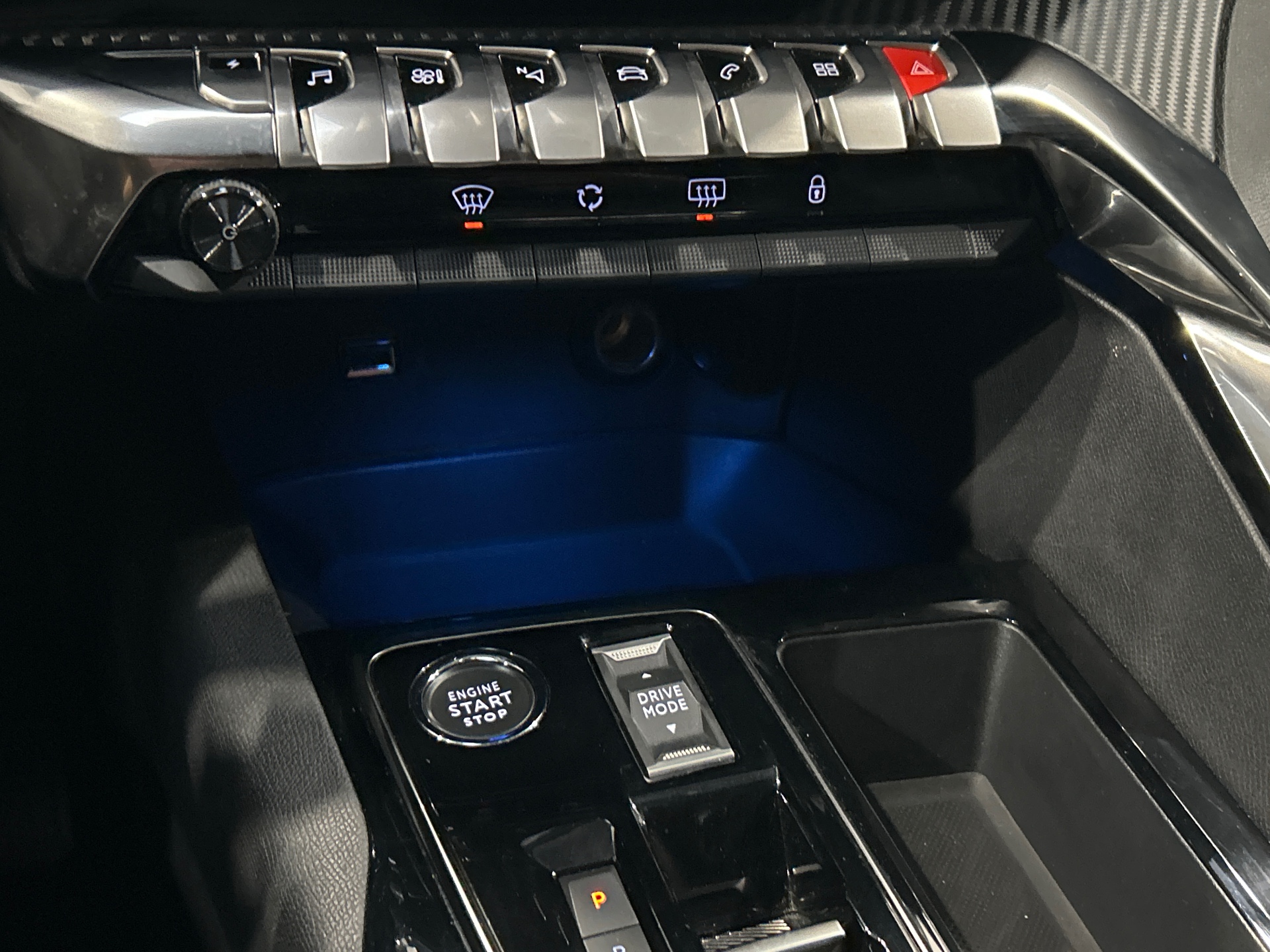 PEUGEOT 3008 ALLUREPK PLUG-IN HYB180 E-EAT8