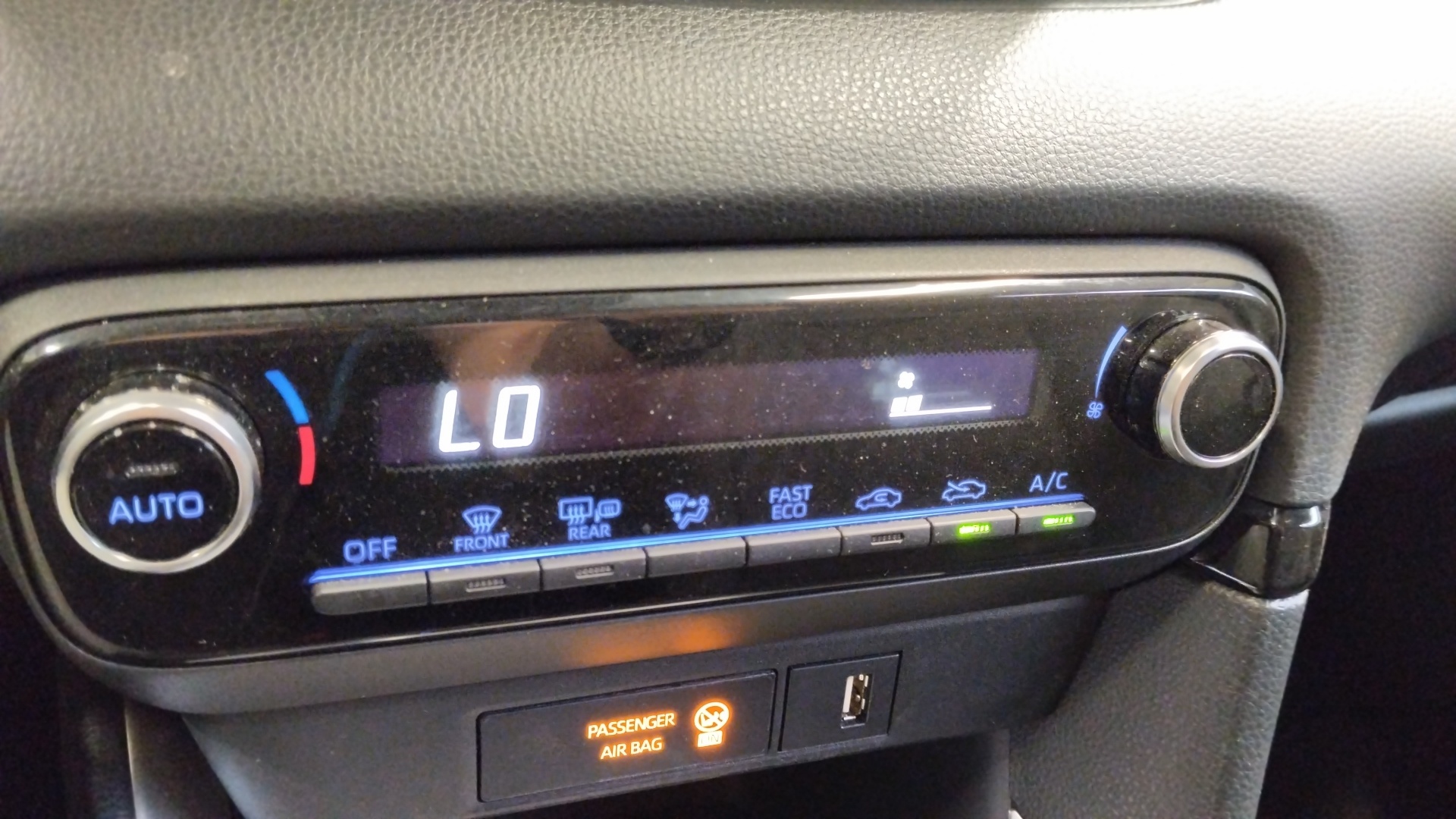 TOYOTA YARIS HYBRIDE MY21 116H DESIGN