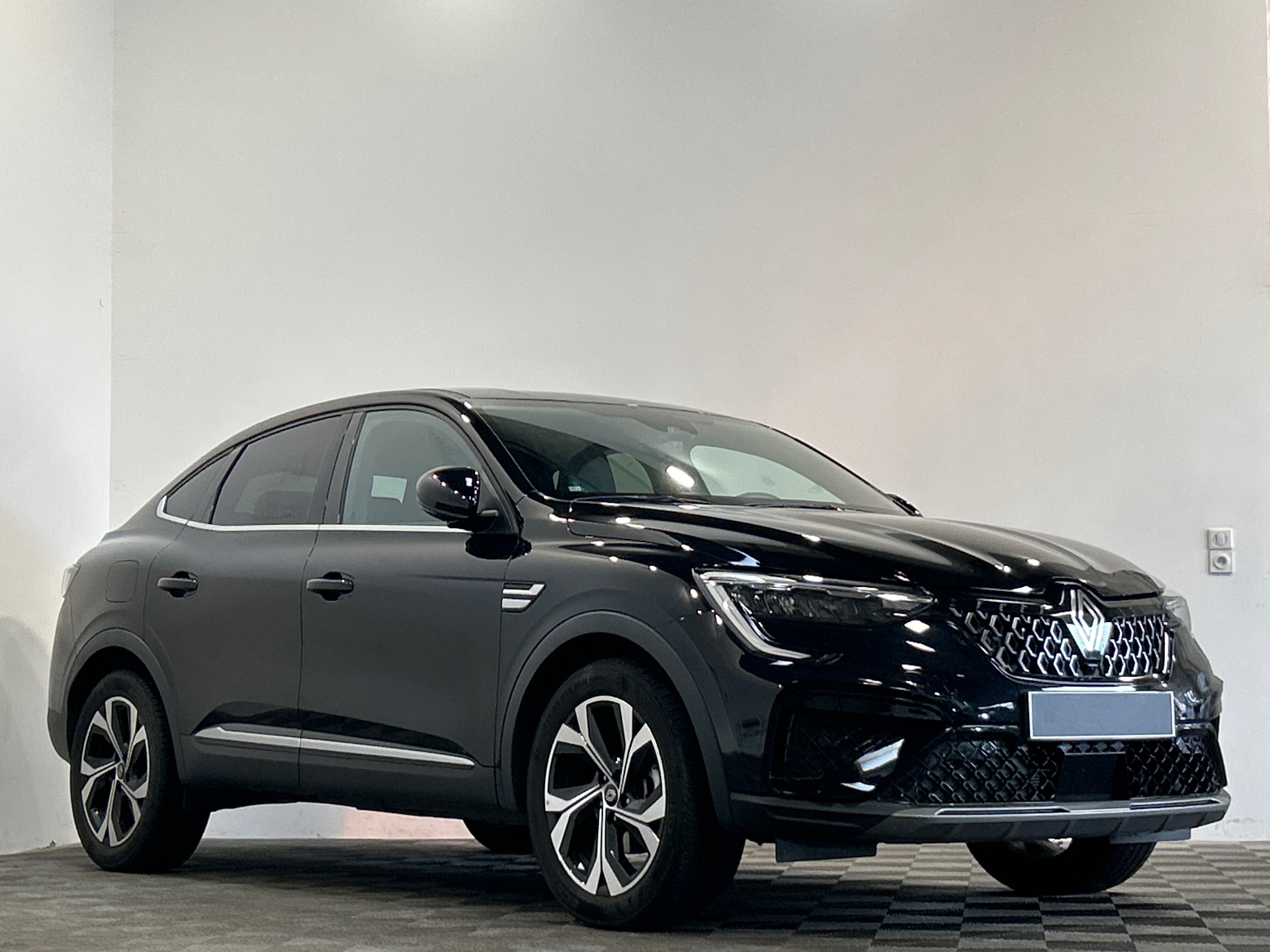 RENAULT ARKANA E-Tech 145 - 23 Techno