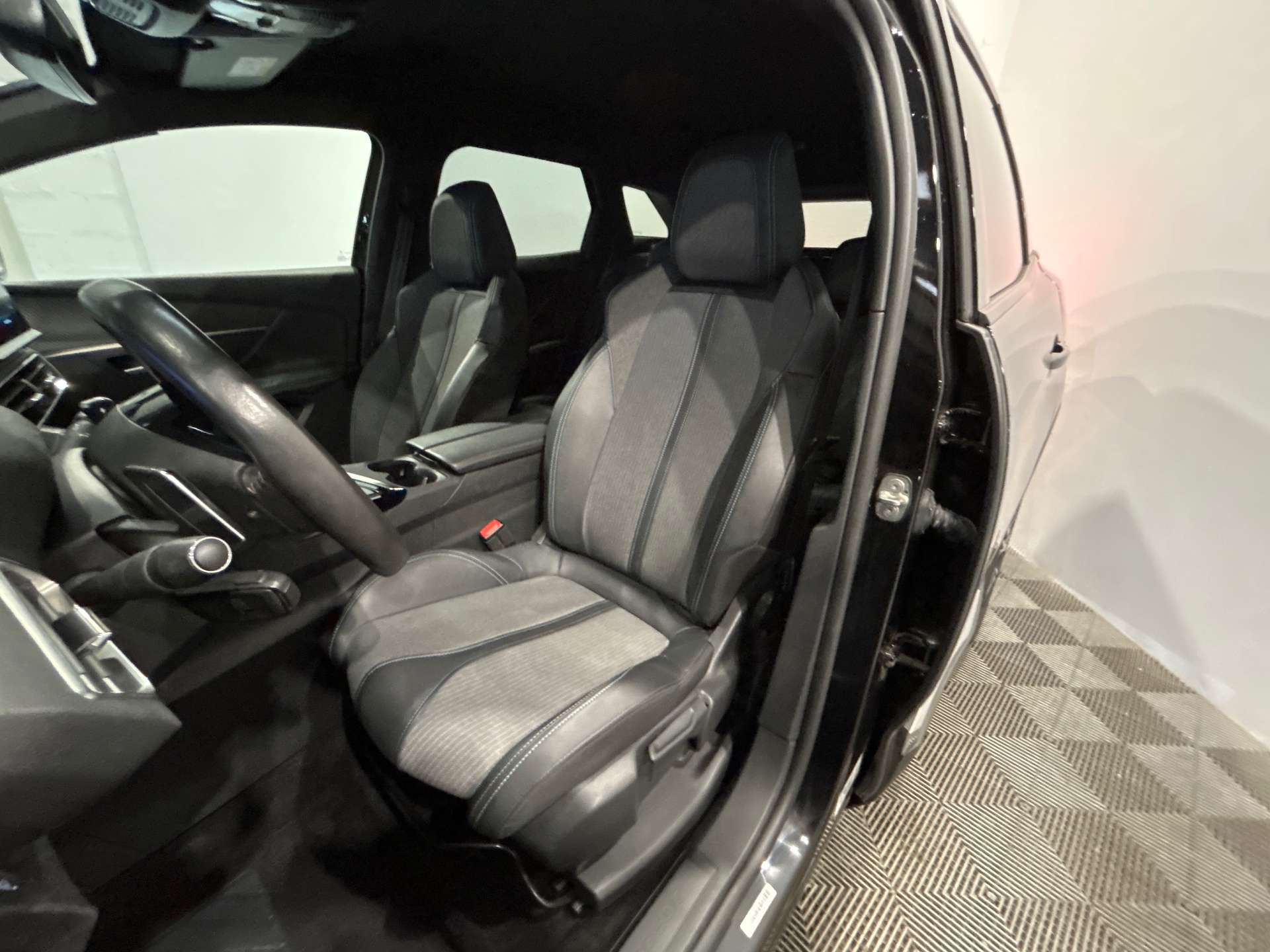 PEUGEOT 3008 ALLUREPK PLUG-IN HYB180 E-EAT8