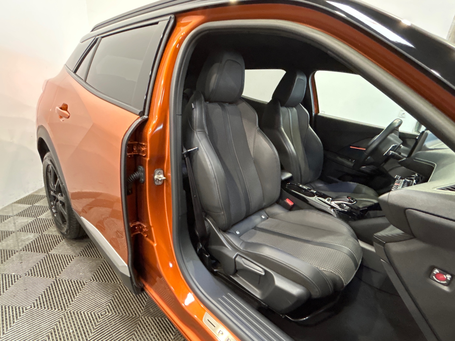 PEUGEOT 2008 GT 1.2 130 PURETECH EAT8