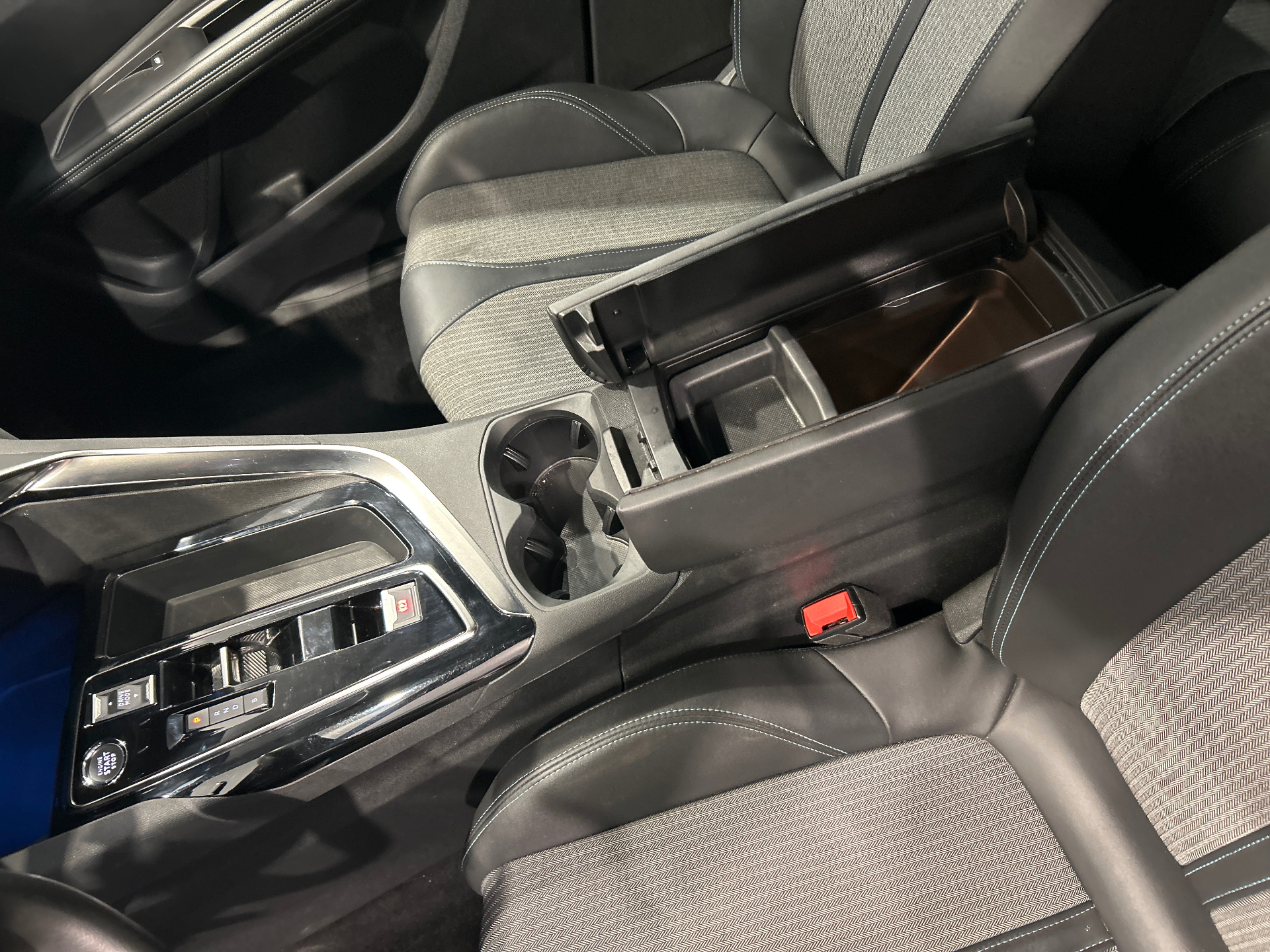 PEUGEOT 3008 ALLUREPK PLUG-IN HYB180 E-EAT8