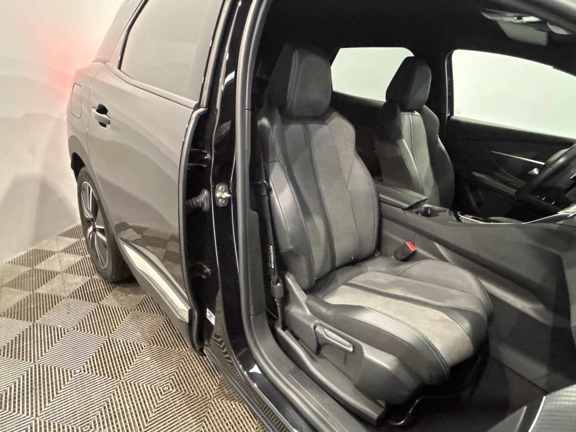 PEUGEOT 3008 ALLUREPK PLUG-IN HYB180 E-EAT8