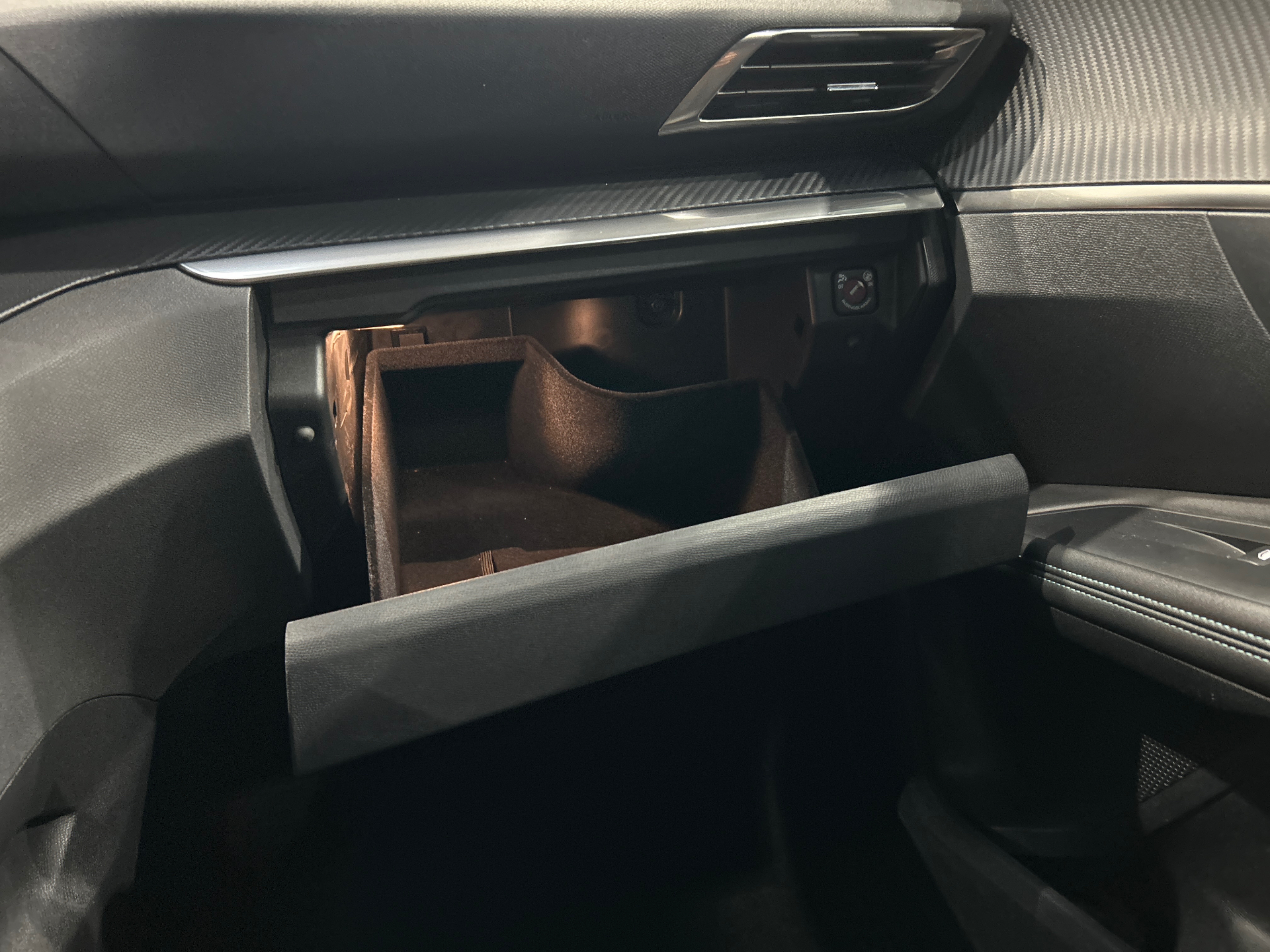 PEUGEOT 3008 ALLUREPK PLUG-IN HYB180 E-EAT8