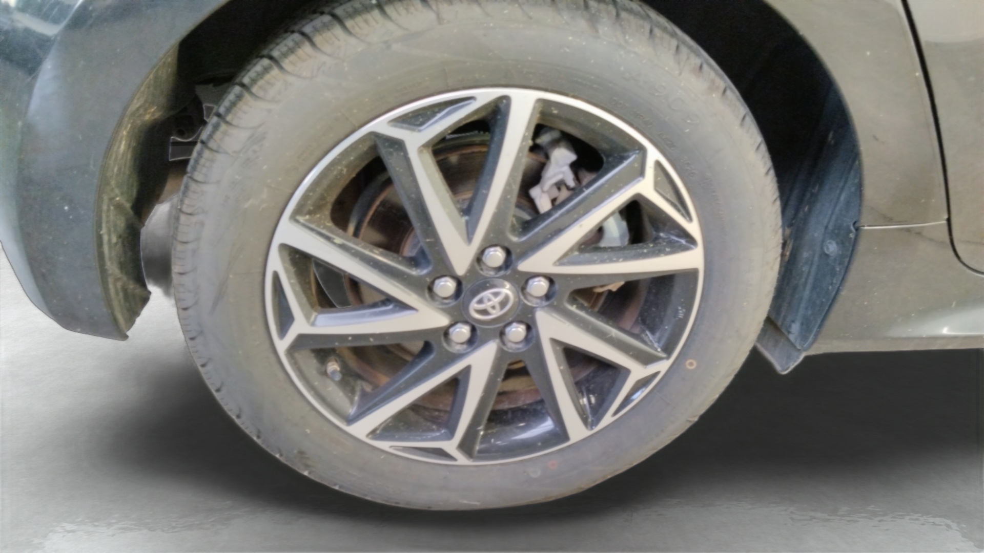 TOYOTA YARIS HYBRIDE MY21 116H DESIGN